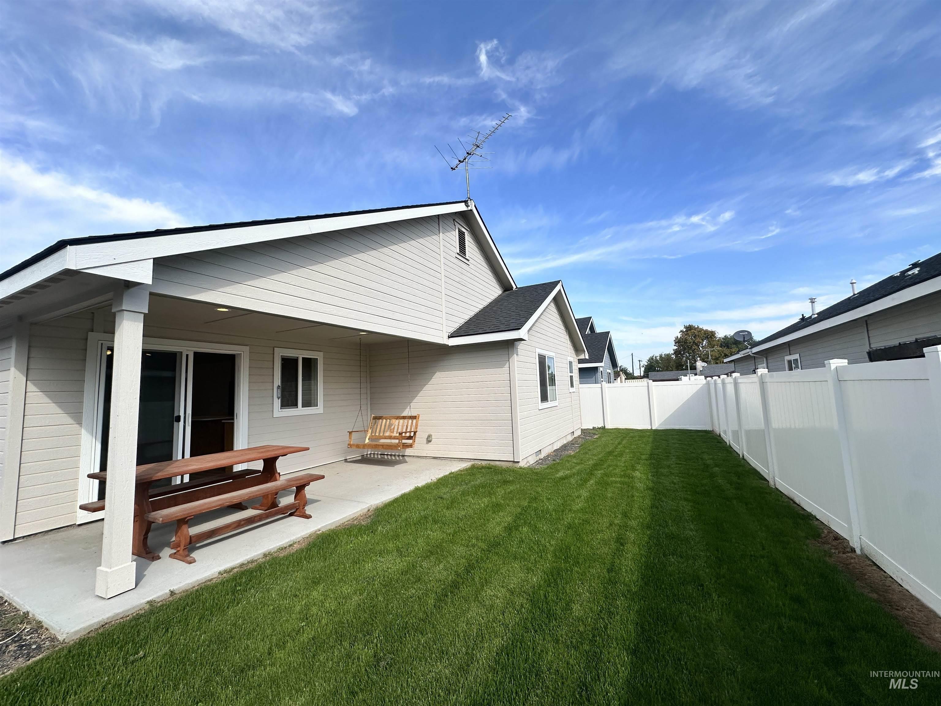 52 Sunset Dr, Ontario, Oregon 97914, 4 Bedrooms, 2 Bathrooms, Residential For Sale, Price $354,900,MLS 99000688