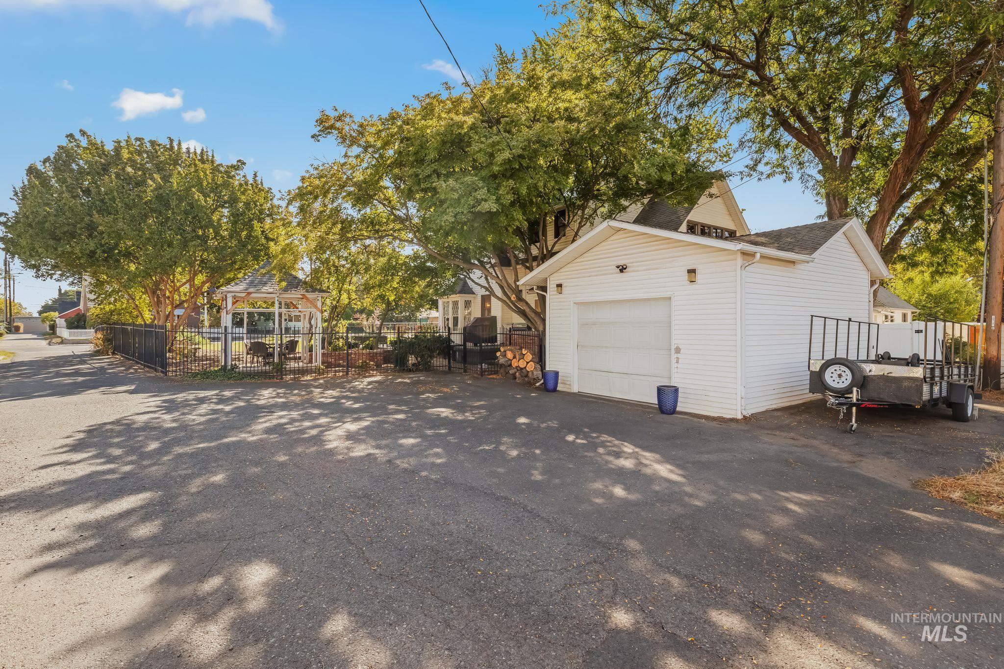 320 4th Street, Lewiston, Idaho 83501, 4 Bedrooms, 3 Bathrooms, Residential For Sale, Price $529,000,MLS 99000689