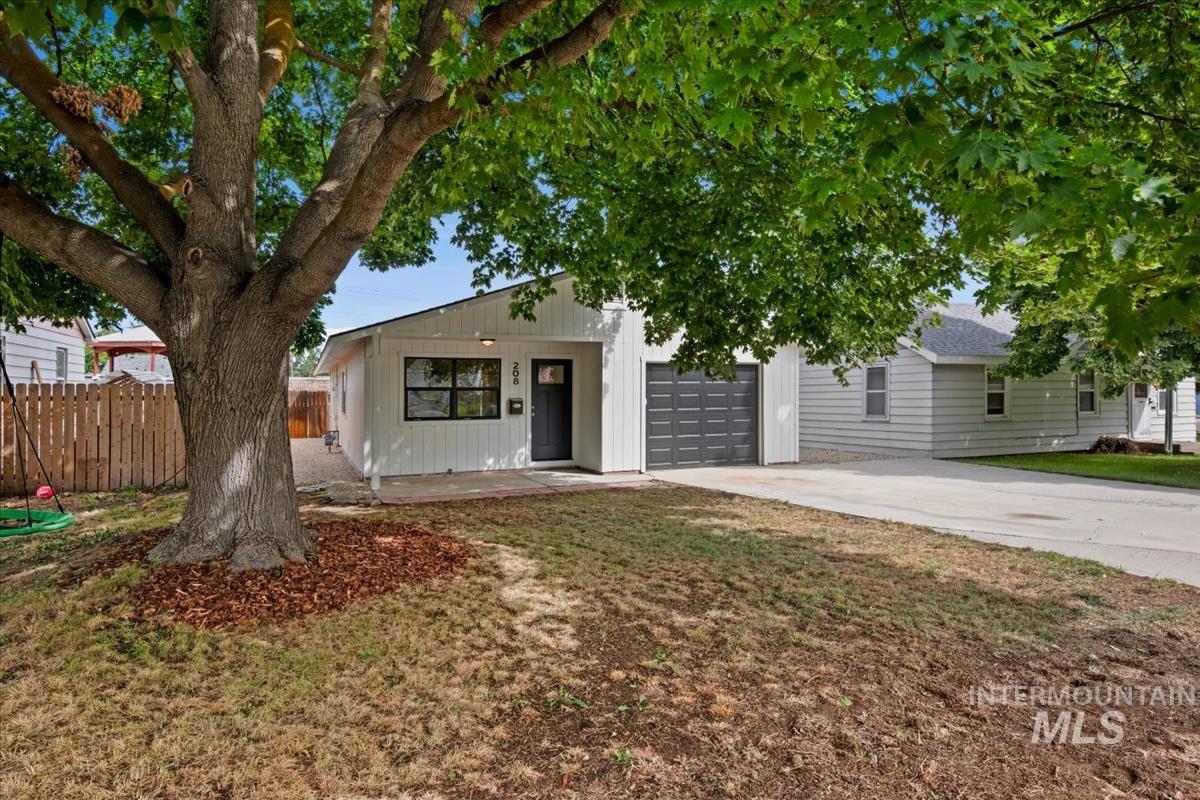 208 Young Ave., Nampa, Idaho 83651, 3 Bedrooms, 1 Bathroom, Residential For Sale, Price $329,900, 99000691