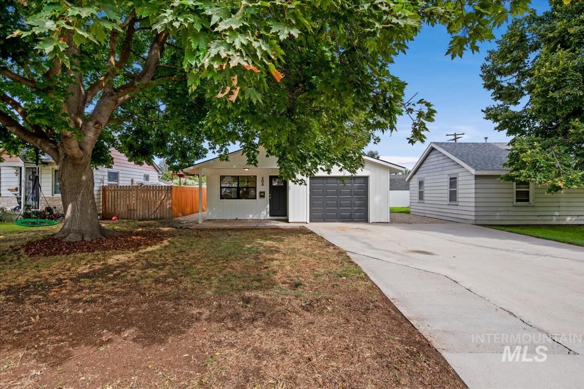 208 Young Ave., Nampa, Idaho 83651, 3 Bedrooms, 1 Bathroom, Residential For Sale, Price $329,900, 99000691