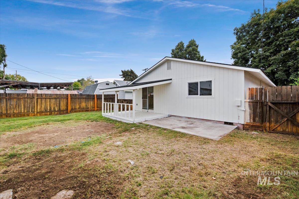 208 Young Ave., Nampa, Idaho 83651, 3 Bedrooms, 1 Bathroom, Residential For Sale, Price $329,900, 99000691