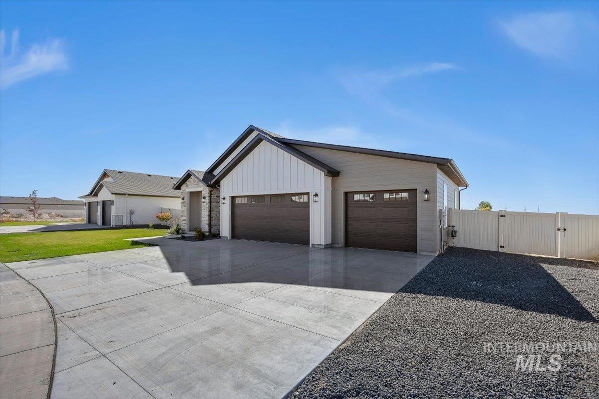 563 Moonstone Rd, Kimberly, Idaho 83341, 4 Bedrooms, 2.5 Bathrooms, Residential For Sale, Price $549,000,MLS 99000693