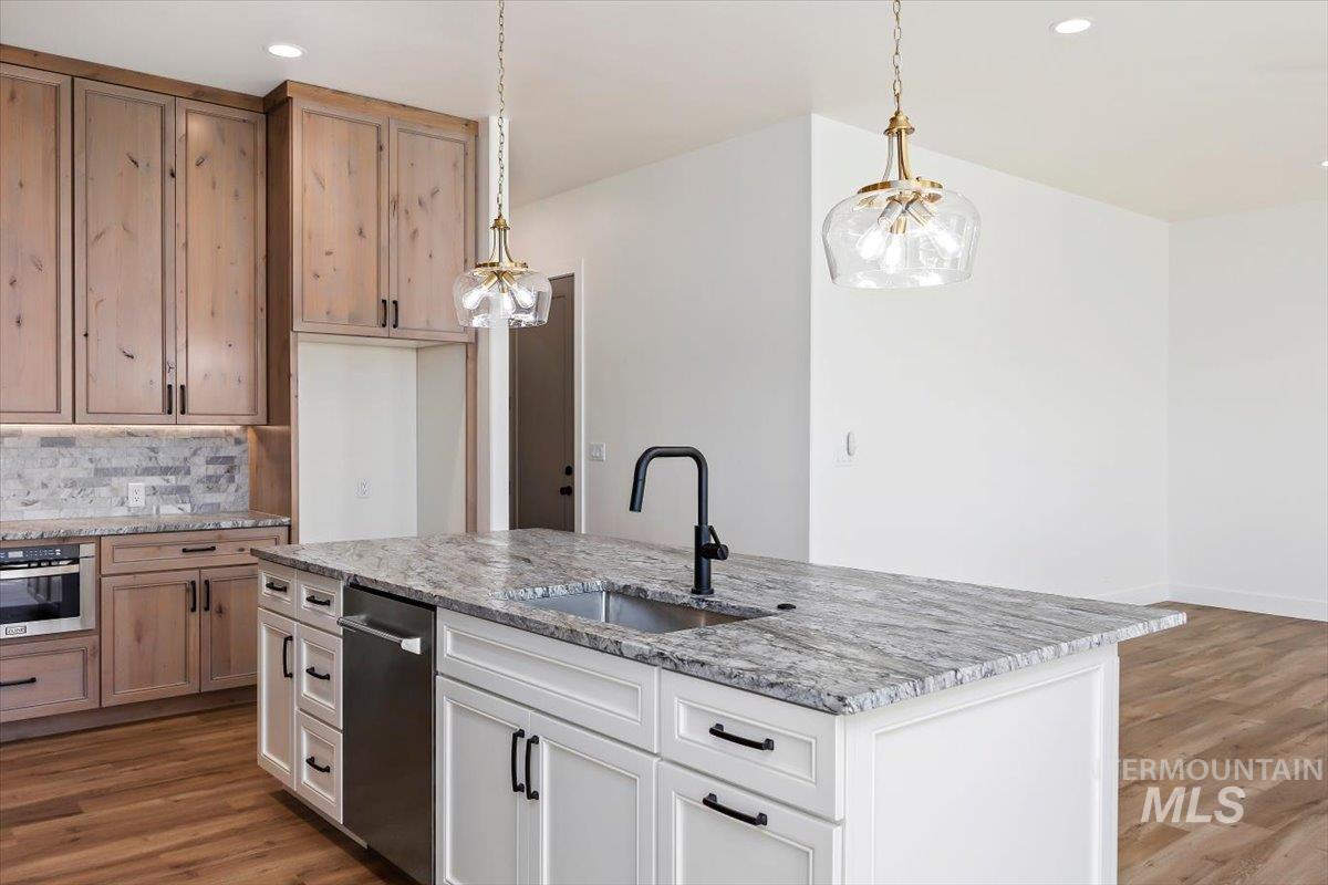563 Moonstone Rd, Kimberly, Idaho 83341, 4 Bedrooms, 2.5 Bathrooms, Residential For Sale, Price $549,000,MLS 99000693