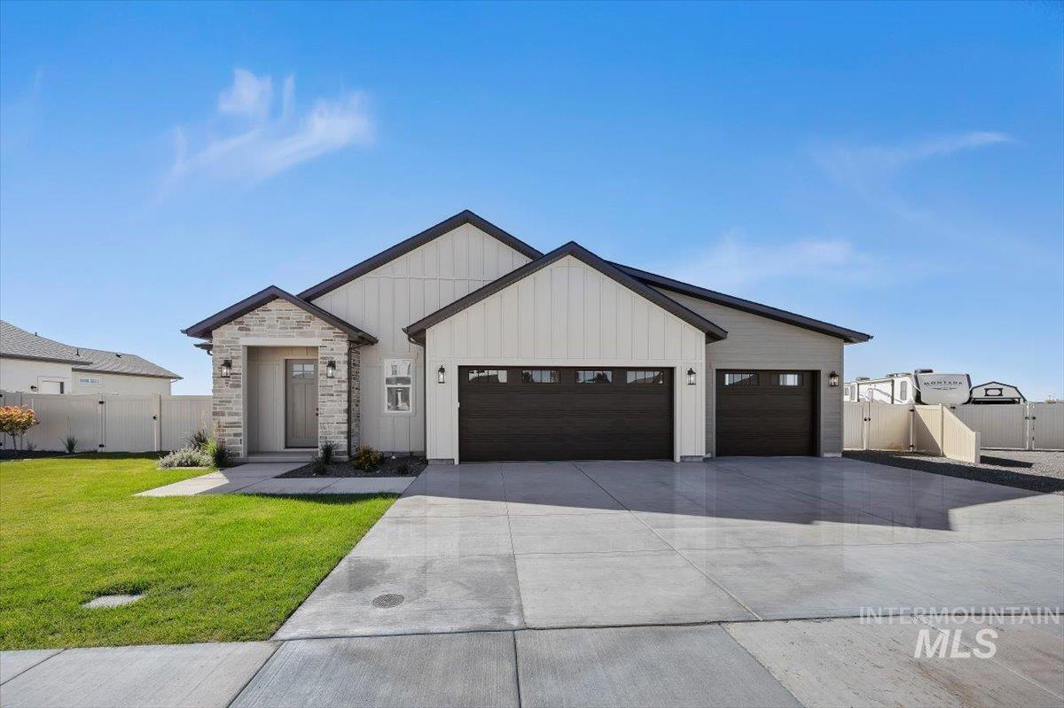 563 Moonstone Rd, Kimberly, Idaho 83341, 4 Bedrooms, 2.5 Bathrooms, Residential For Sale, Price $549,000,MLS 99000693