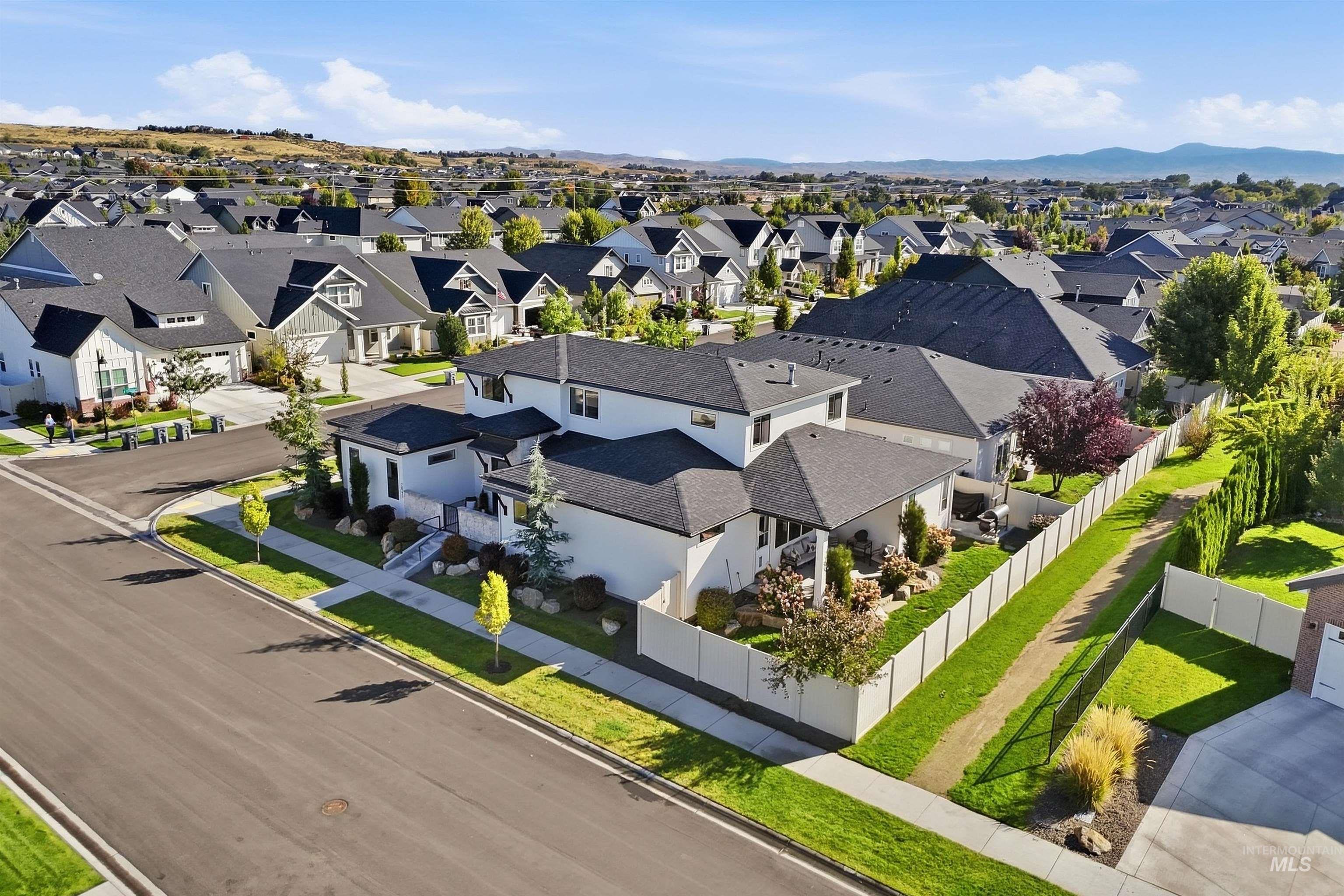 2660 N Penny Lake, Star, Idaho 83669, 4 Bedrooms, 3.5 Bathrooms, Residential For Sale, Price $960,000,MLS 99000695