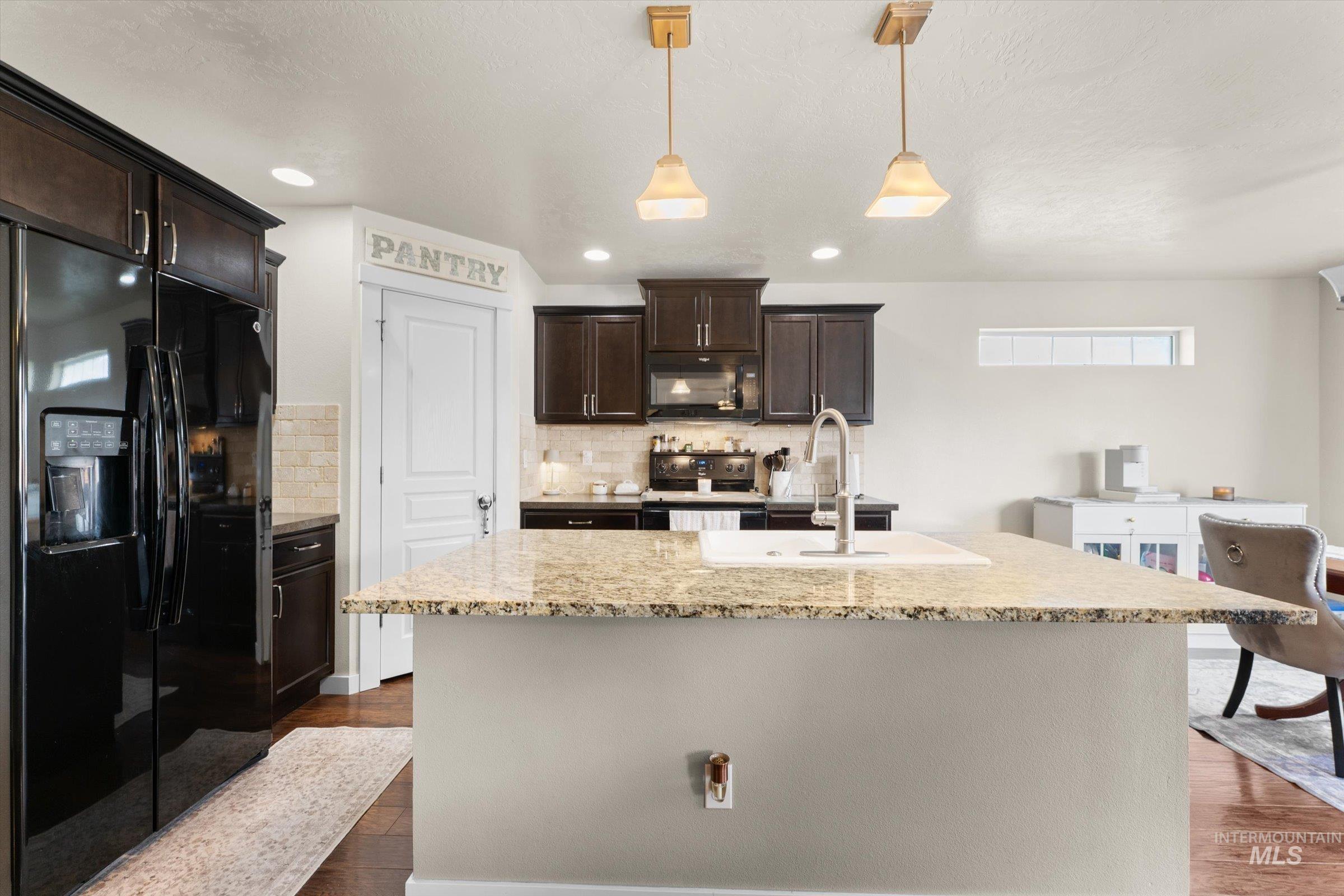 605 SW Panner, Mountain Home, Idaho 83647, 3 Bedrooms, 2 Bathrooms, Residential For Sale, Price $398,000, 99000696