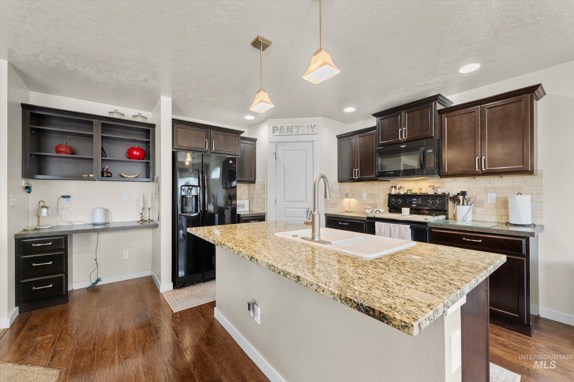 605 SW Panner, Mountain Home, Idaho 83647, 3 Bedrooms, 2 Bathrooms, Residential For Sale, Price $398,000, 99000696