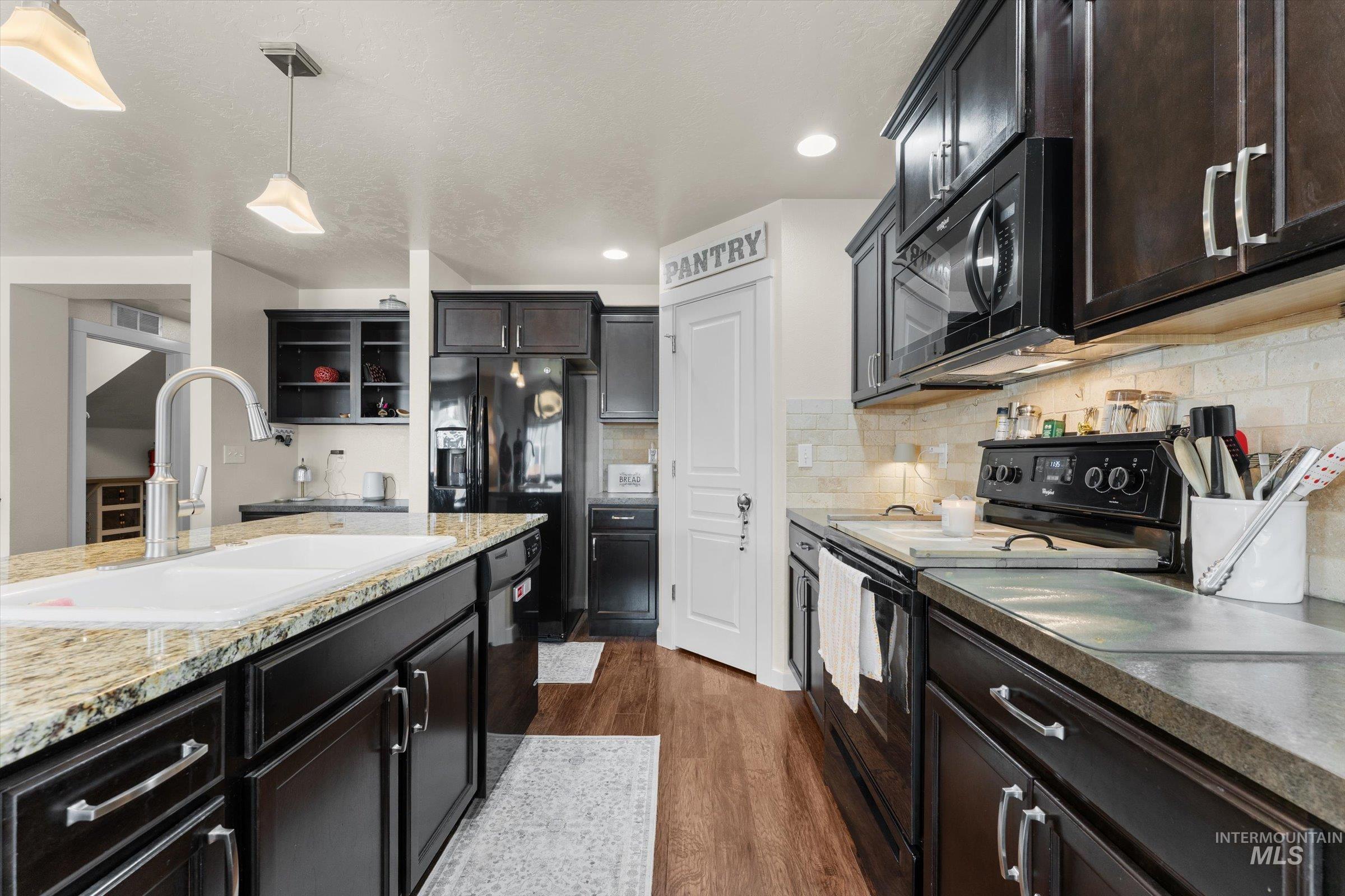 605 SW Panner, Mountain Home, Idaho 83647, 3 Bedrooms, 2 Bathrooms, Residential For Sale, Price $398,000, 99000696