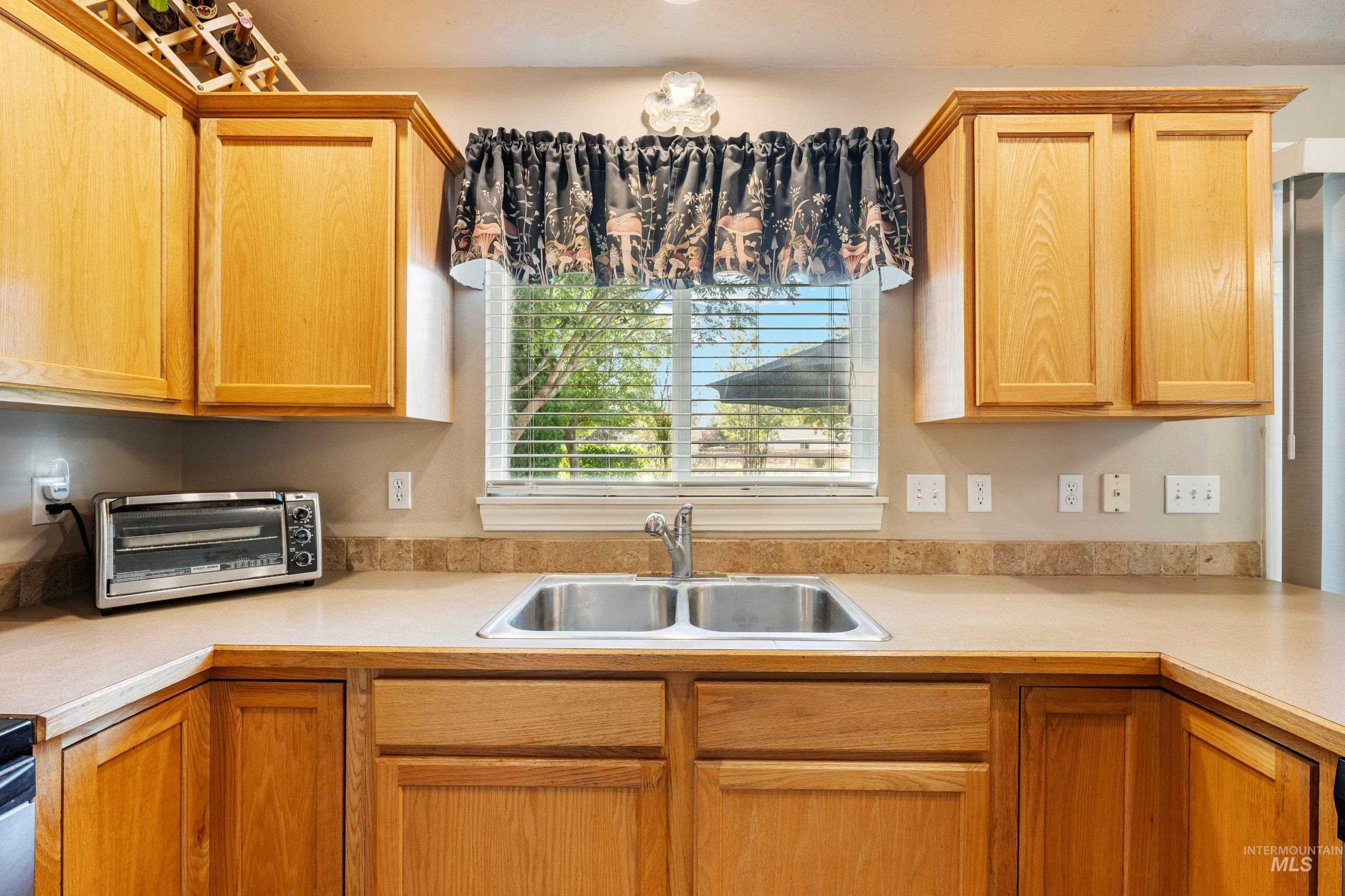 301 N Summerwind Dr, Nampa, Idaho 83651, 4 Bedrooms, 3 Bathrooms, Residential For Sale, Price $429,000, 99000699