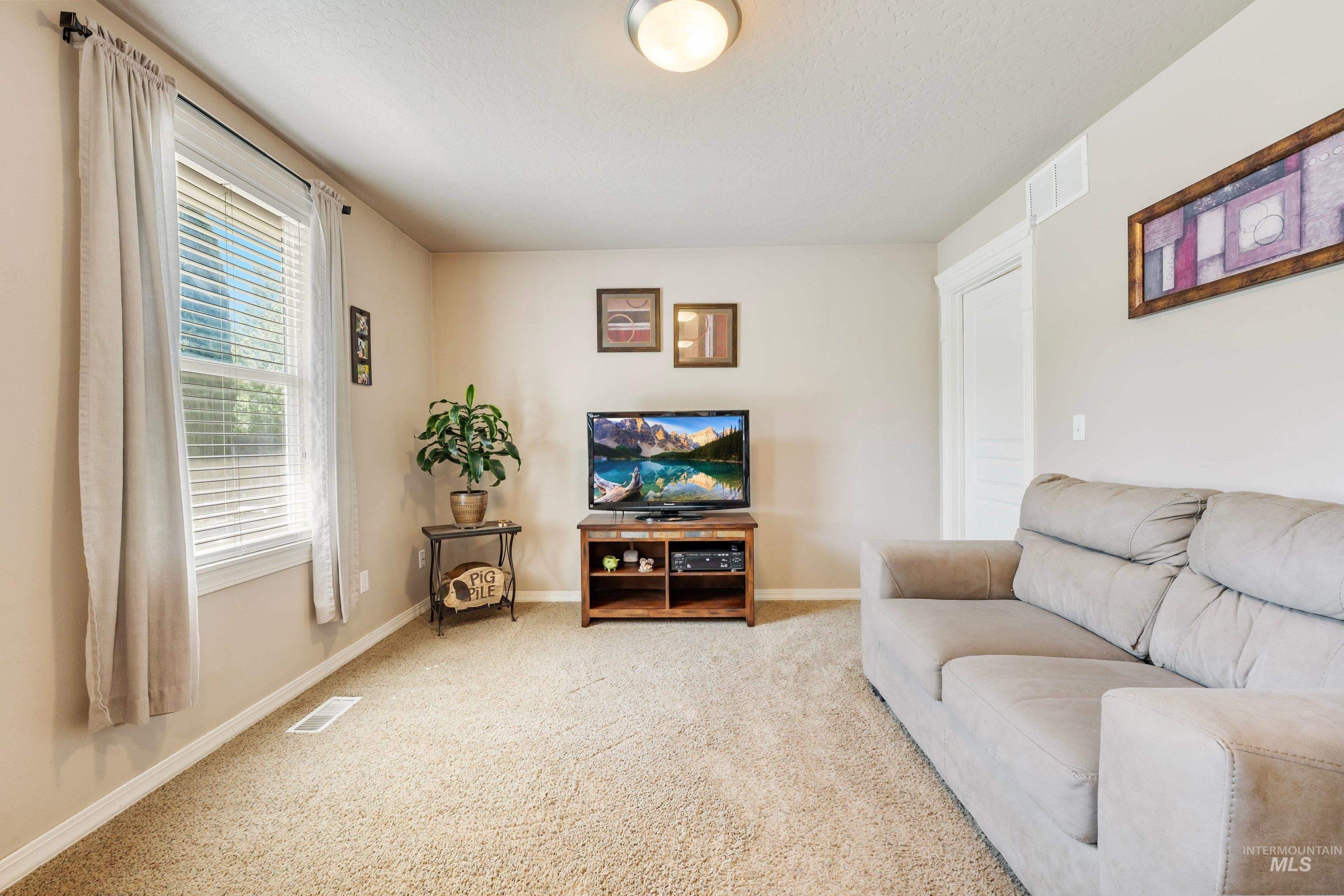 301 N Summerwind Dr, Nampa, Idaho 83651, 4 Bedrooms, 3 Bathrooms, Residential For Sale, Price $429,000, 99000699