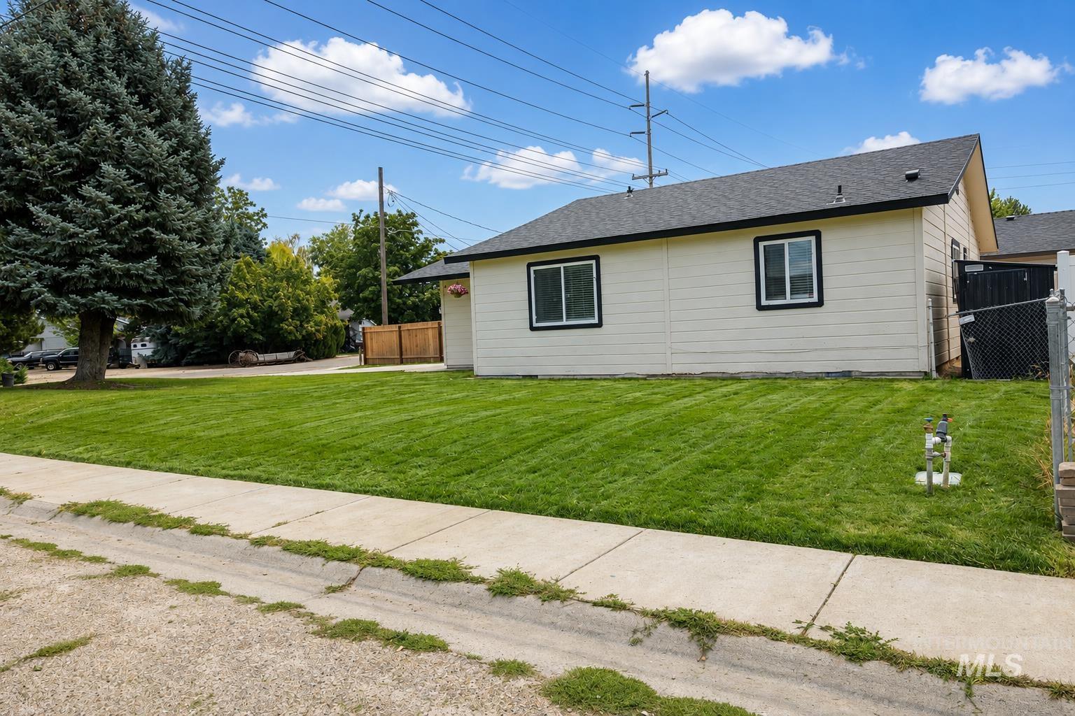 1303 S Elder St, Nampa, Idaho 83686, 3 Bedrooms, 2 Bathrooms, Residential For Sale, Price $352,000, 99000713