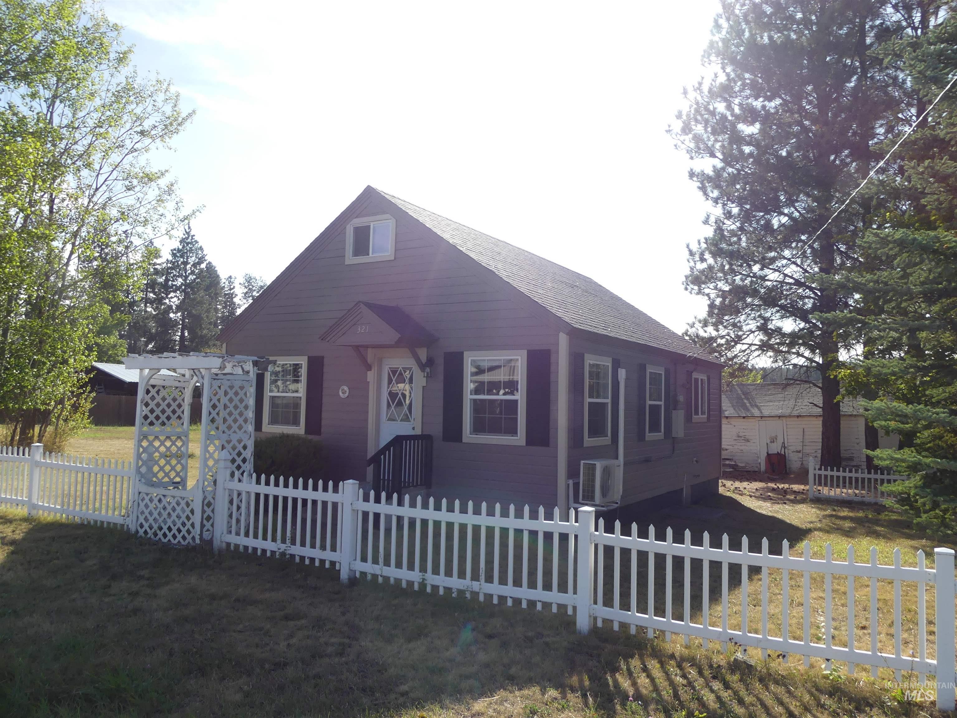 321 Spaulding Ave, Winchester, Idaho 83555, 2 Bedrooms, 1 Bathroom, Residential For Sale, Price $235,000, 99000717