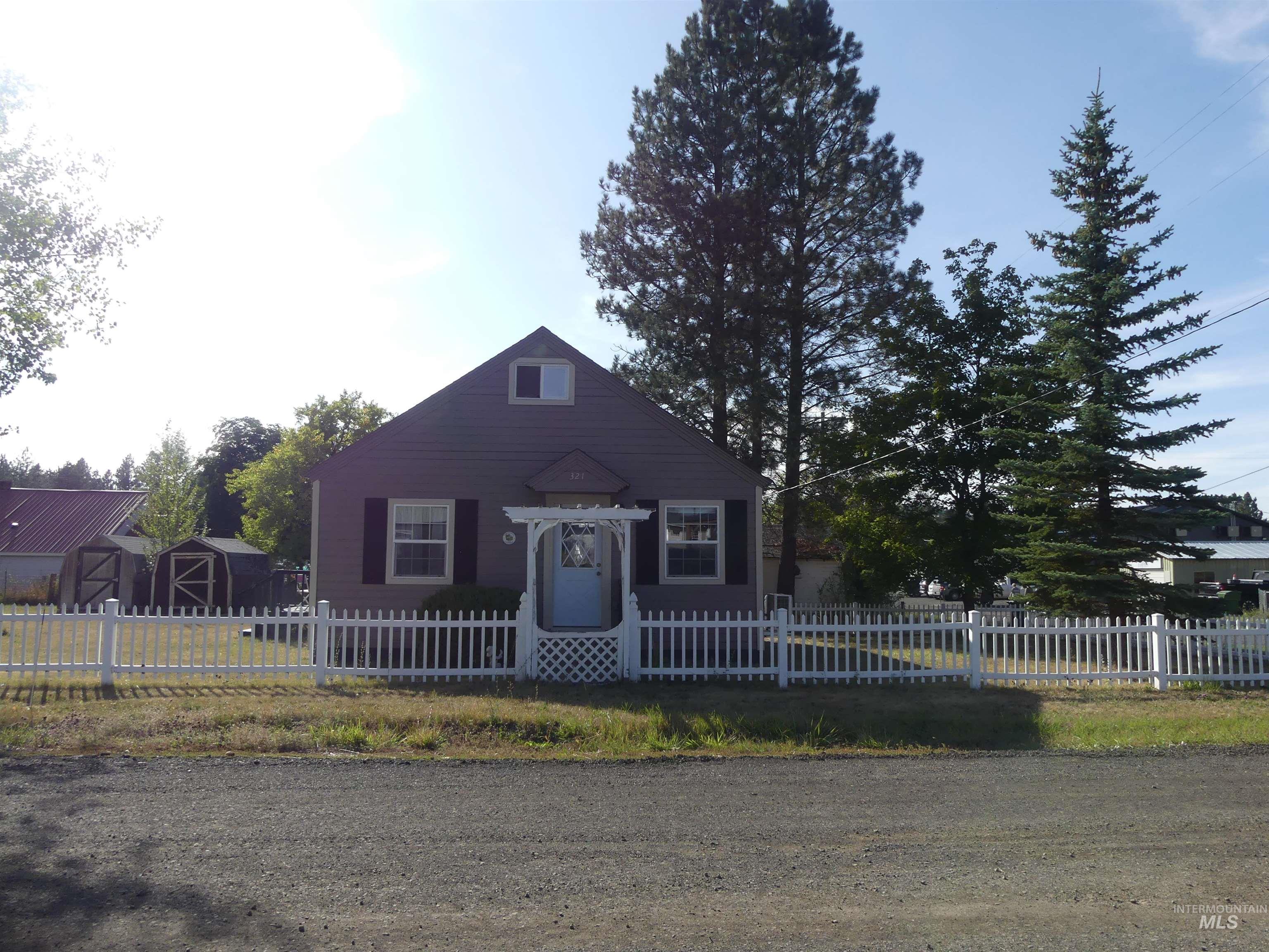 321 Spaulding Ave, Winchester, Idaho 83555, 2 Bedrooms, 1 Bathroom, Residential For Sale, Price $235,000, 99000717