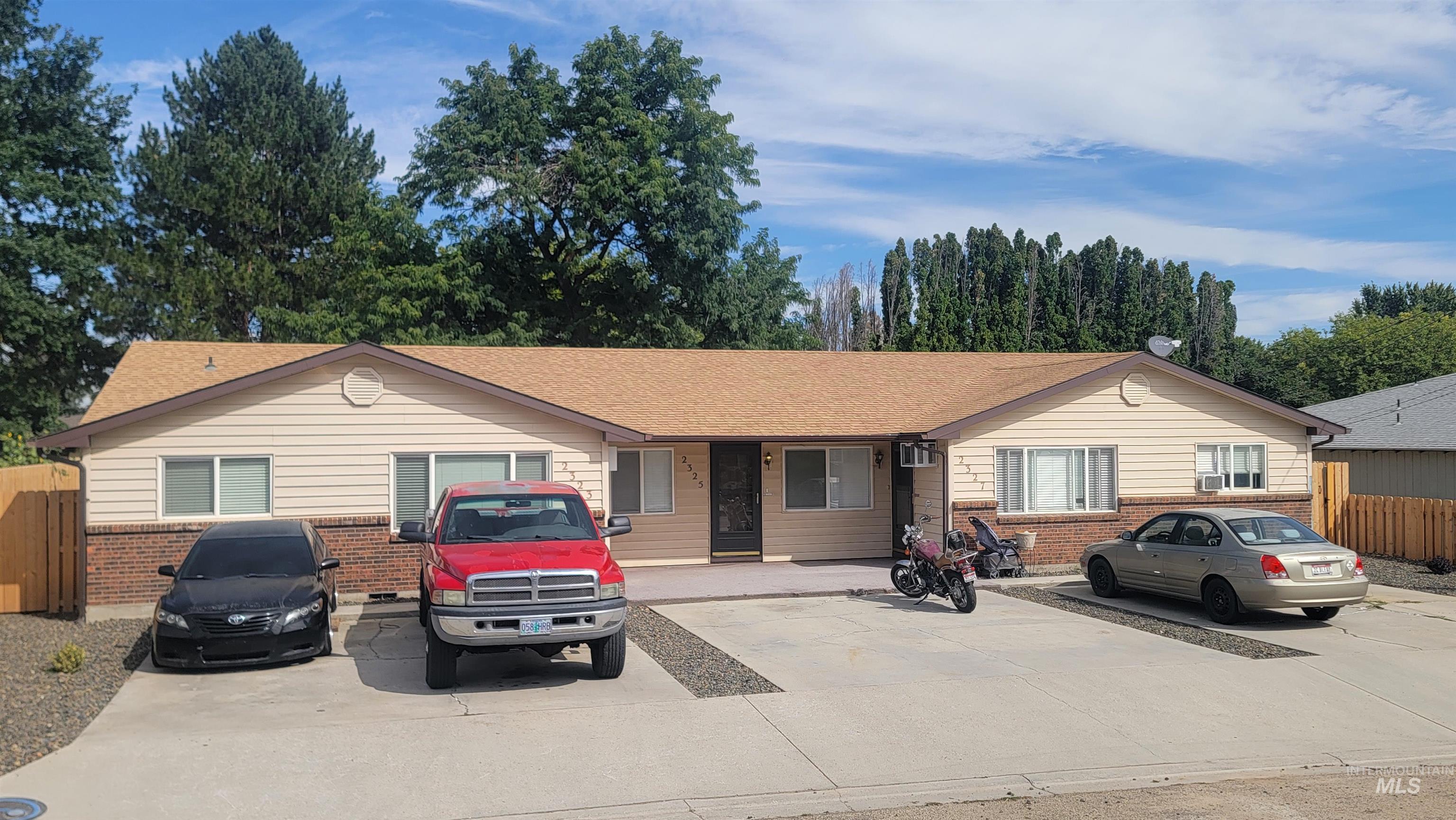 2323 Hillcrest, Caldwell, Idaho 83605, 2 Bedrooms, 1 Bathroom, Residential Income For Sale, Price $595,000,MLS 99000719