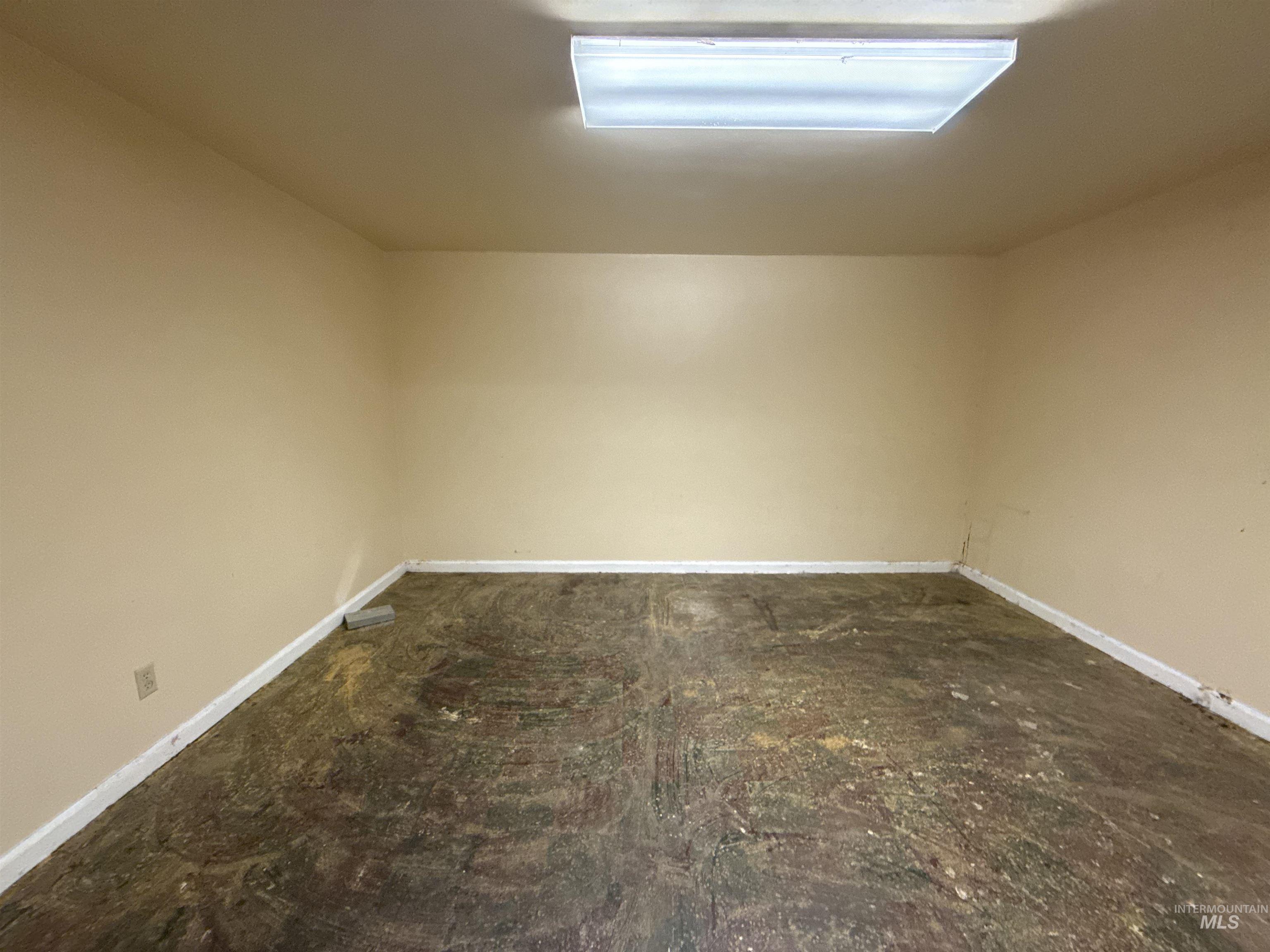 348 4Th Ave N, Twin Falls, Idaho 83301, 21 Rooms, Business/Commercial For Sale, Price $450,000,MLS 99000741