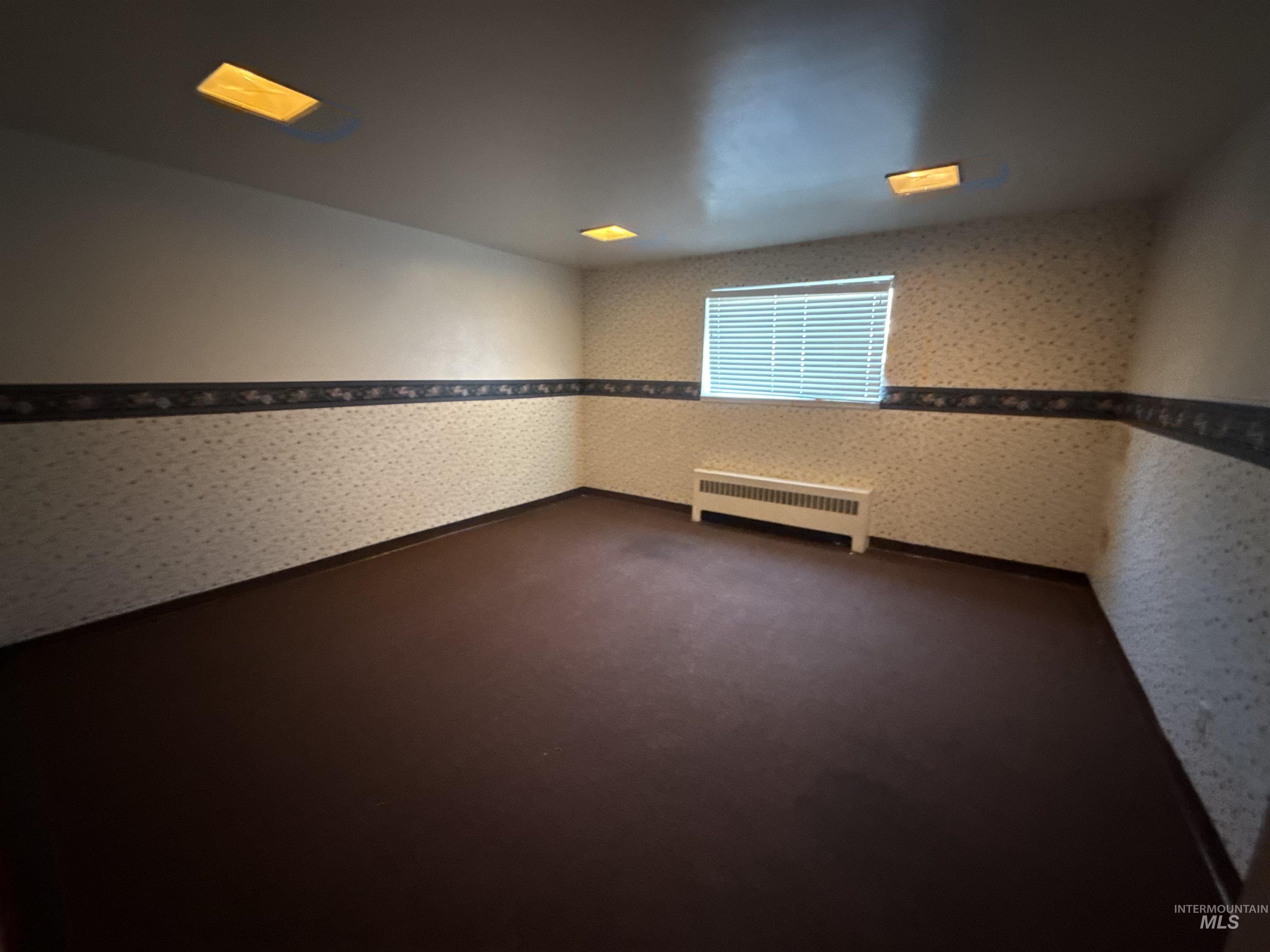 348 4Th Ave N, Twin Falls, Idaho 83301, 21 Rooms, Business/Commercial For Sale, Price $450,000,MLS 99000741