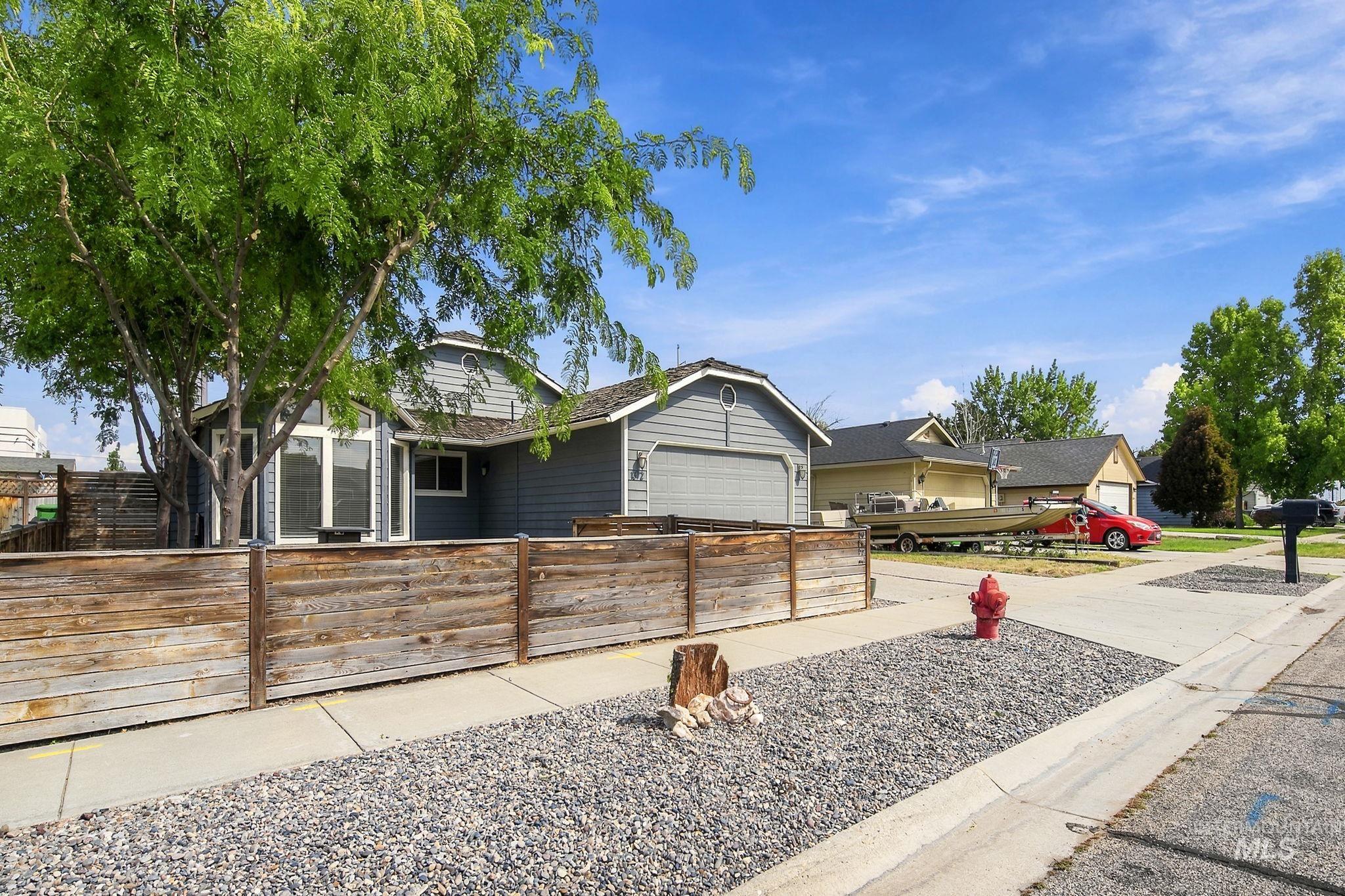 1372 W Crest Wood Dr, Meridian, Idaho 83642, 3 Bedrooms, 2 Bathrooms, Residential For Sale, Price $399,900, 99000744