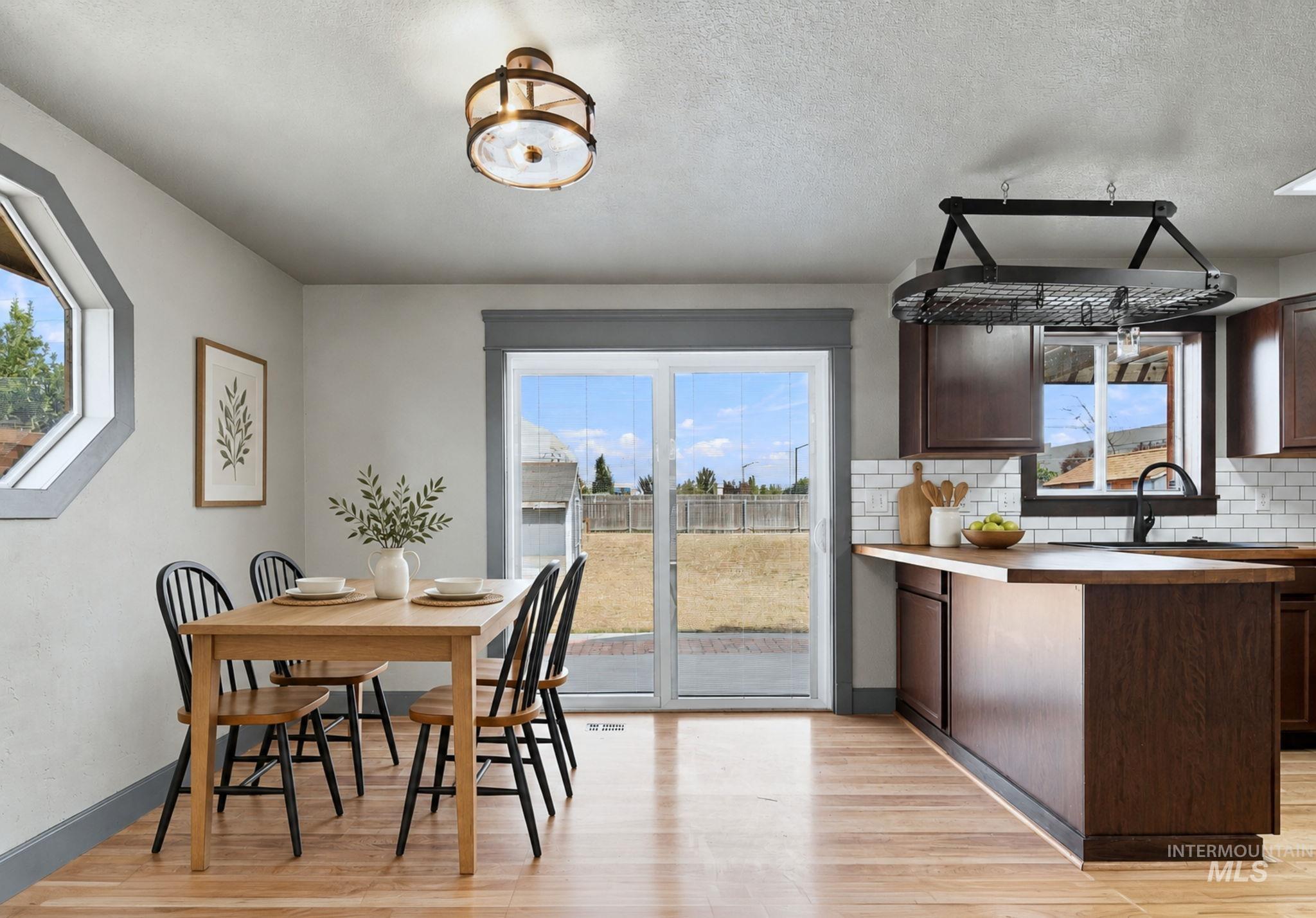 1372 W Crest Wood Dr, Meridian, Idaho 83642, 3 Bedrooms, 2 Bathrooms, Residential For Sale, Price $399,900, 99000744