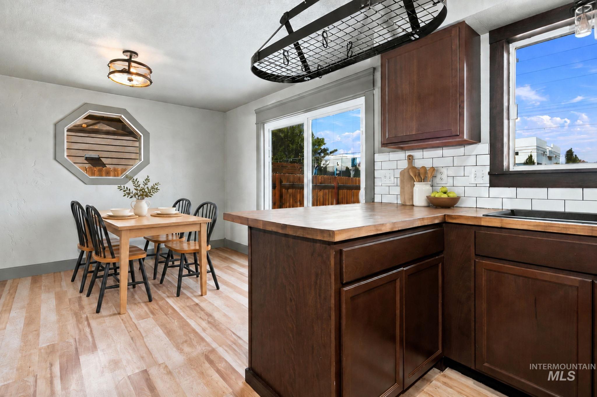 1372 W Crest Wood Dr, Meridian, Idaho 83642, 3 Bedrooms, 2 Bathrooms, Residential For Sale, Price $399,900, 99000744