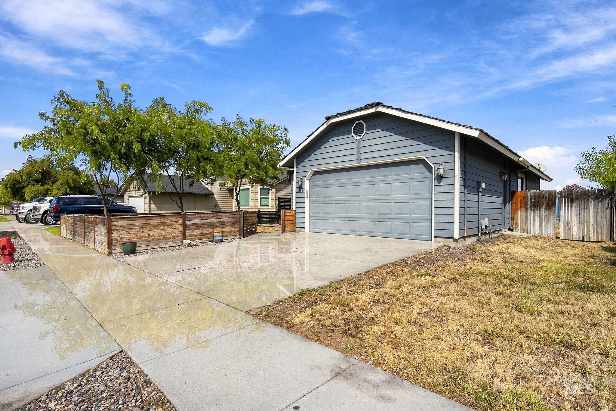 1372 W Crest Wood Dr, Meridian, Idaho 83642, 3 Bedrooms, 2 Bathrooms, Residential For Sale, Price $399,900, 99000744