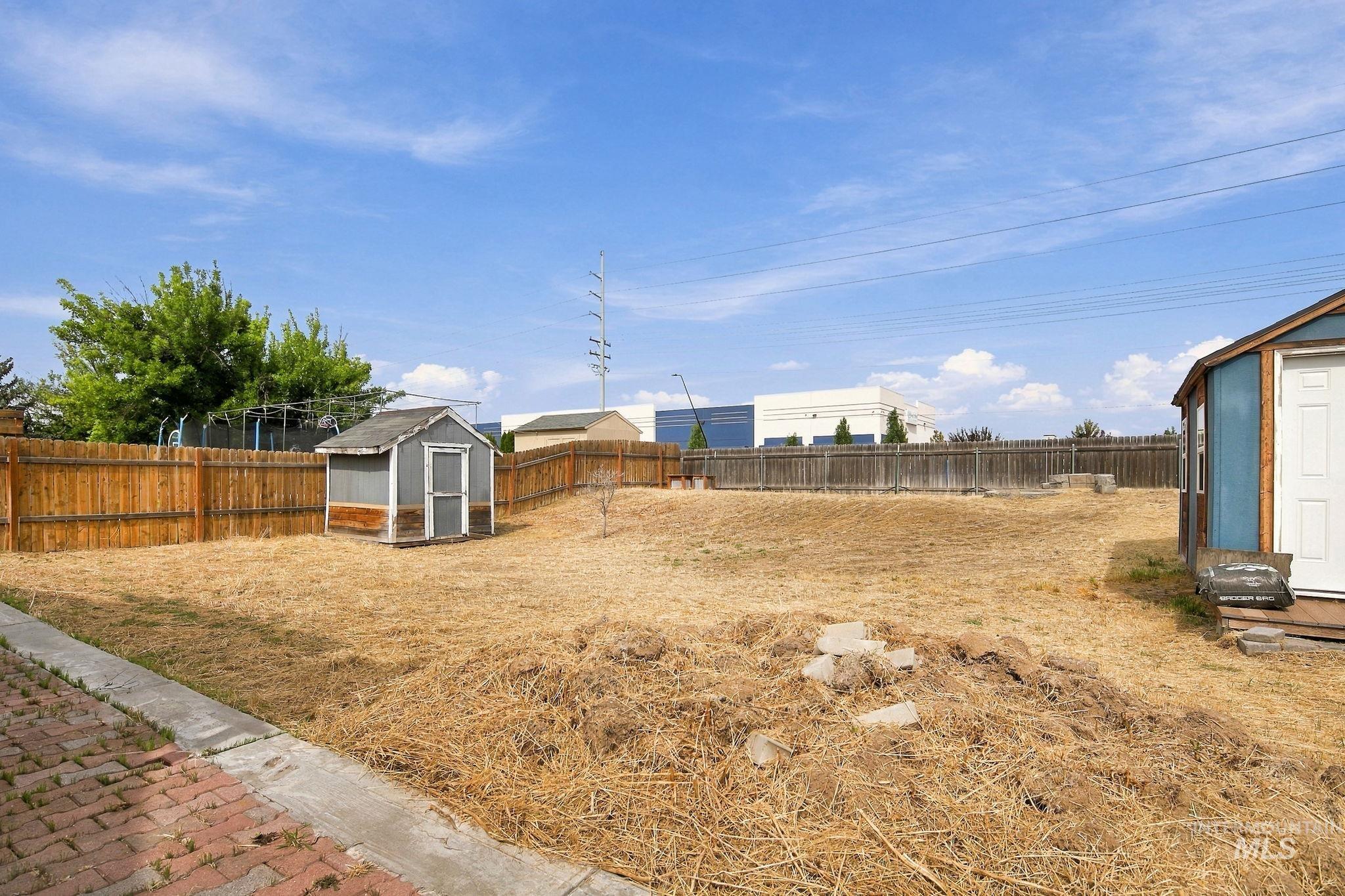 1372 W Crest Wood Dr, Meridian, Idaho 83642, 3 Bedrooms, 2 Bathrooms, Residential For Sale, Price $399,900, 99000744