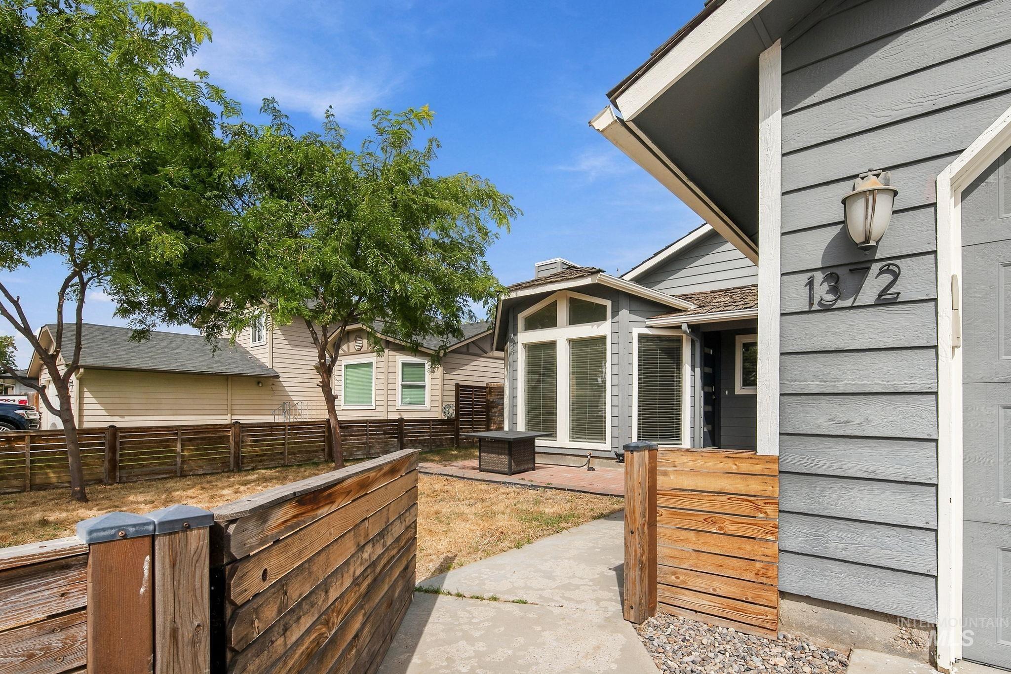 1372 W Crest Wood Dr, Meridian, Idaho 83642, 3 Bedrooms, 2 Bathrooms, Residential For Sale, Price $399,900, 99000744