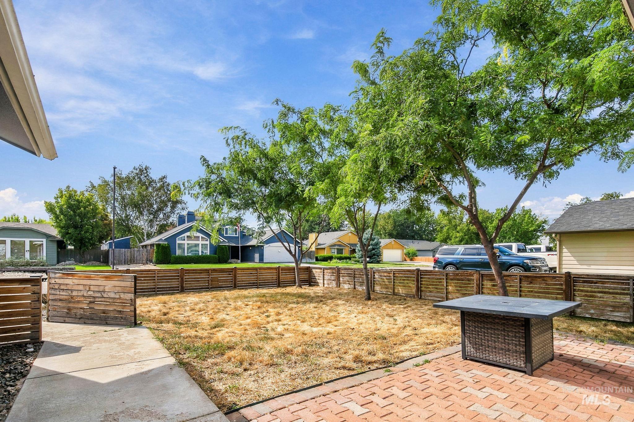 1372 W Crest Wood Dr, Meridian, Idaho 83642, 3 Bedrooms, 2 Bathrooms, Residential For Sale, Price $399,900, 99000744