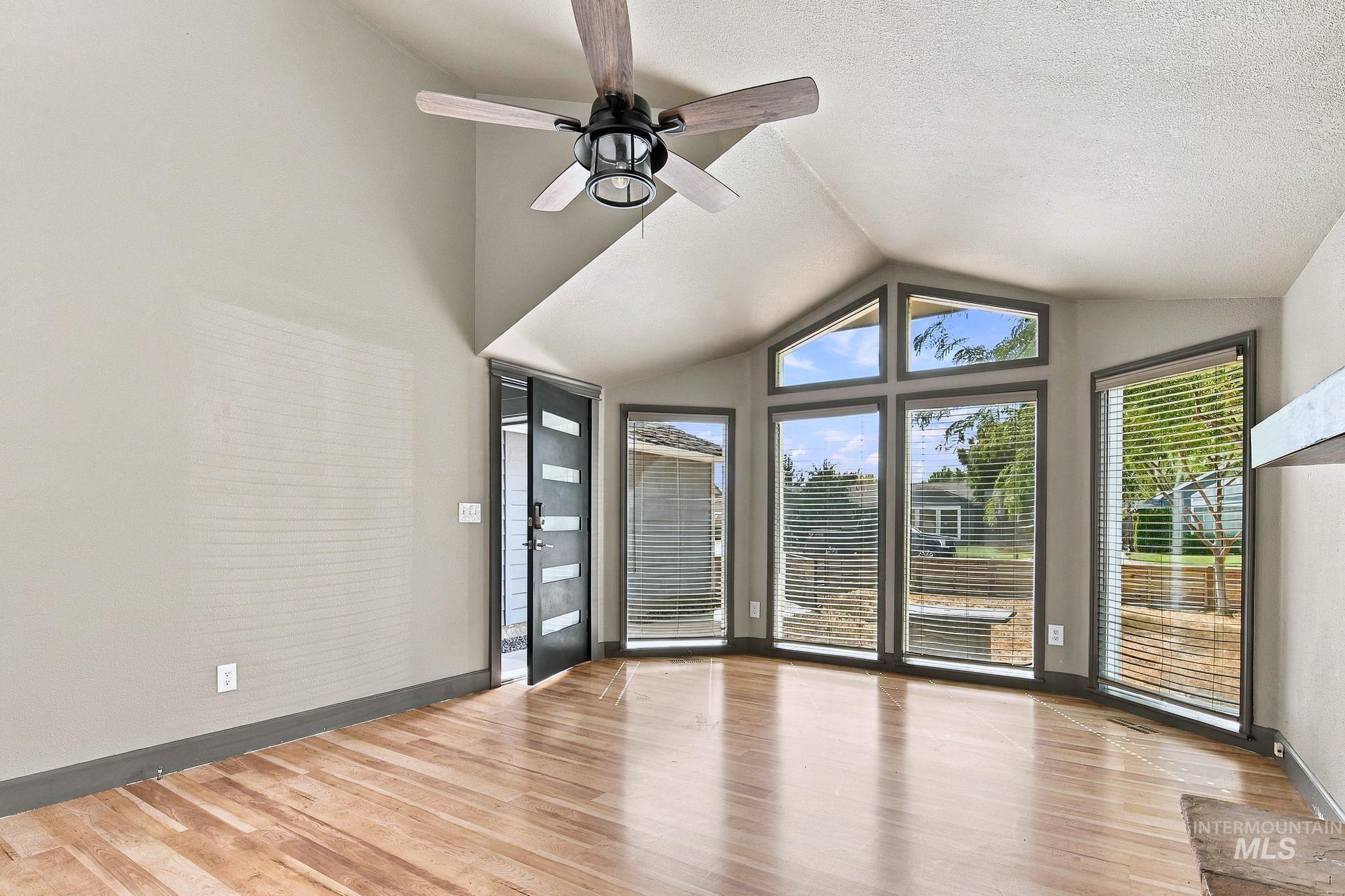 1372 W Crest Wood Dr, Meridian, Idaho 83642, 3 Bedrooms, 2 Bathrooms, Residential For Sale, Price $399,900, 99000744