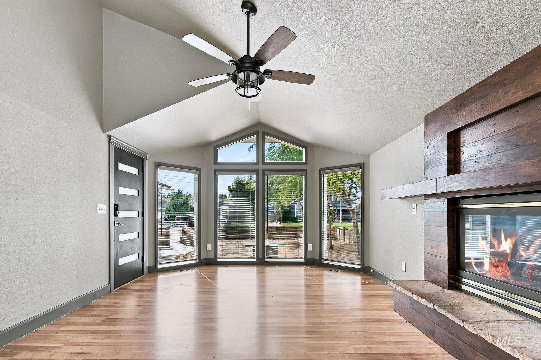 1372 W Crest Wood Dr, Meridian, Idaho 83642, 3 Bedrooms, 2 Bathrooms, Residential For Sale, Price $399,900, 99000744