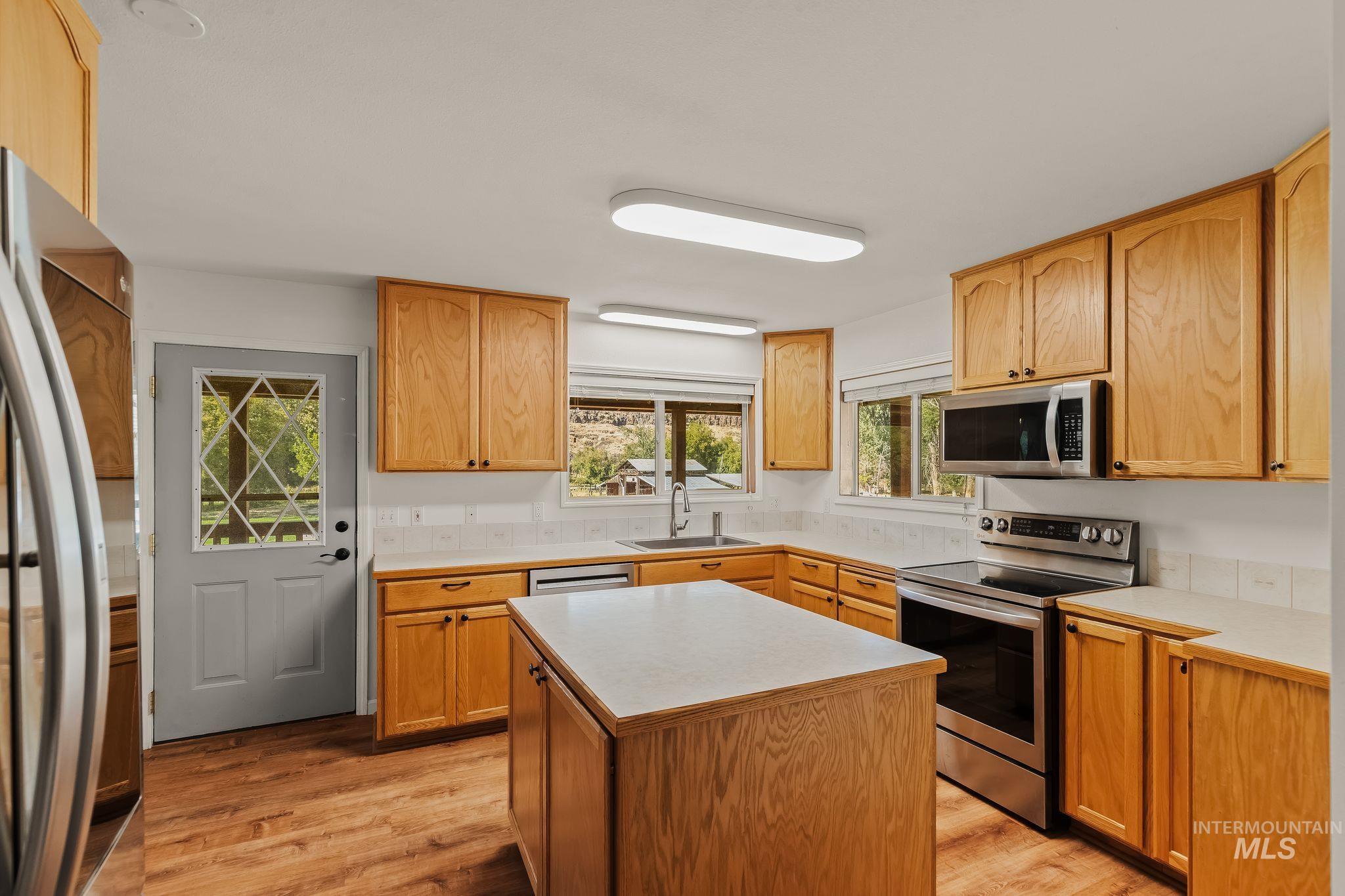 3387 Asotin Creek Road, Asotin, Washington 99402, 6 Bedrooms, 4.5 Bathrooms, Residential For Sale, Price $895,000, 99000746