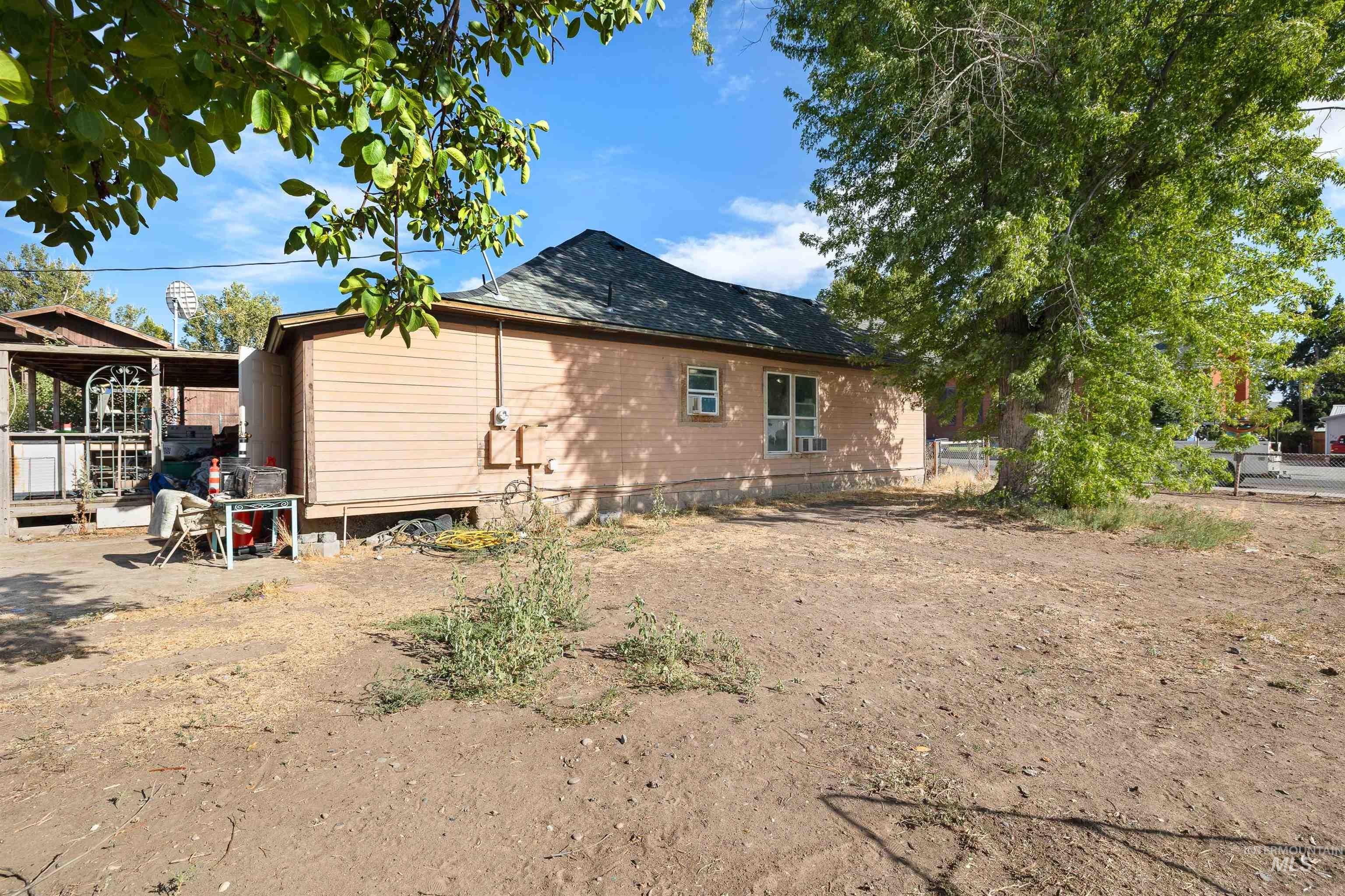 131 W Spring Street, Hagerman, Idaho 83332, 2 Bedrooms, 6 Rooms, Business/Commercial For Sale, Price $189,900,MLS 99000758