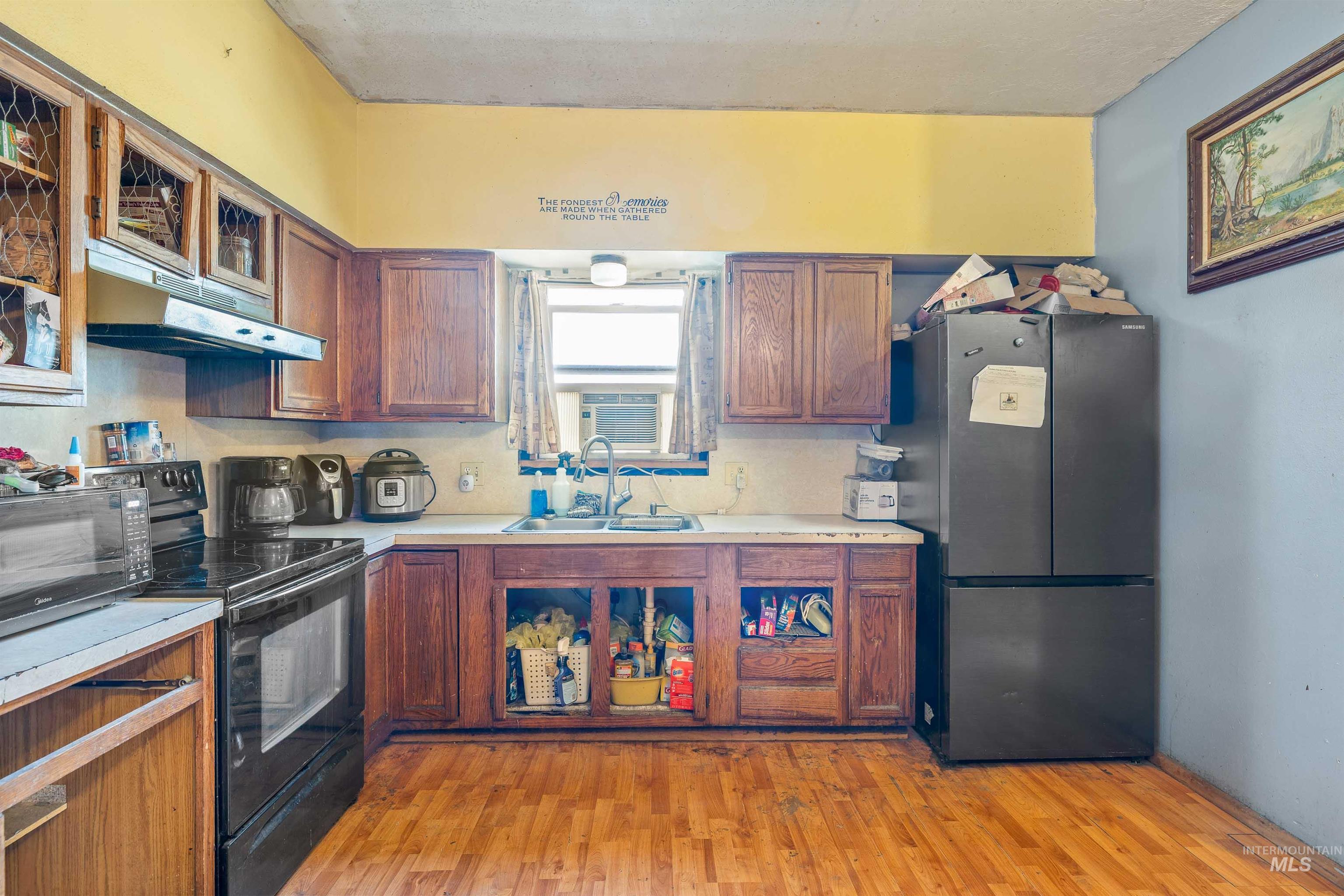 131 W Spring Street, Hagerman, Idaho 83332, 2 Bedrooms, 6 Rooms, Business/Commercial For Sale, Price $189,900,MLS 99000758