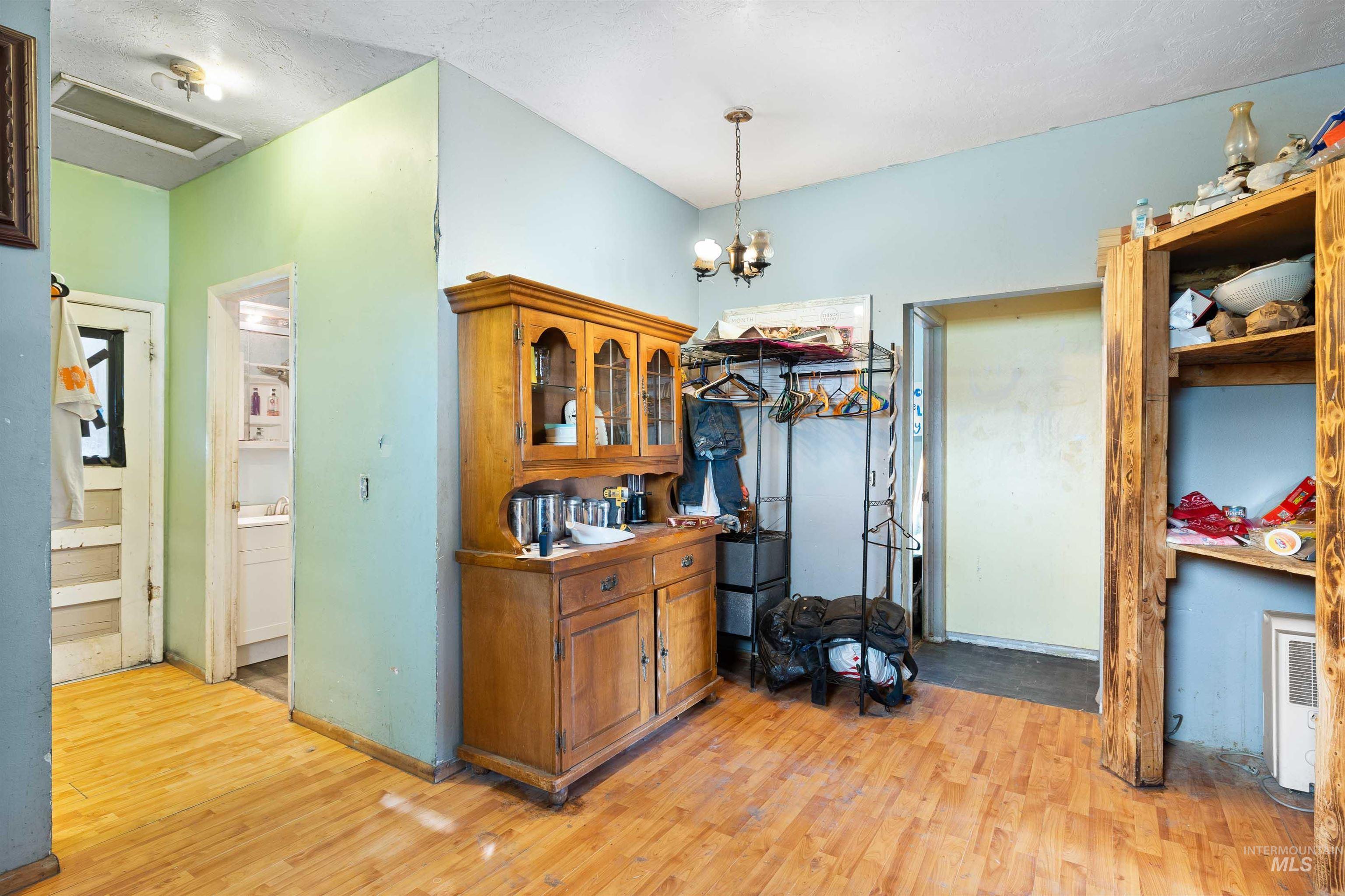 131 W Spring Street, Hagerman, Idaho 83332, 2 Bedrooms, 6 Rooms, Business/Commercial For Sale, Price $189,900,MLS 99000758