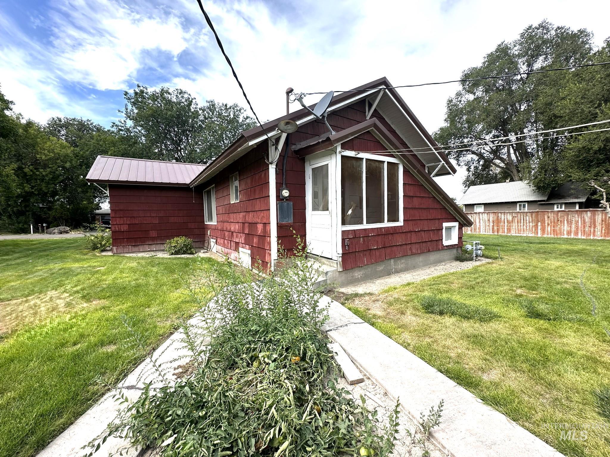 370 Smith St, Vale, Oregon 97918, 2 Bedrooms, 1 Bathroom, Residential For Sale, Price $180,000,MLS 99000773