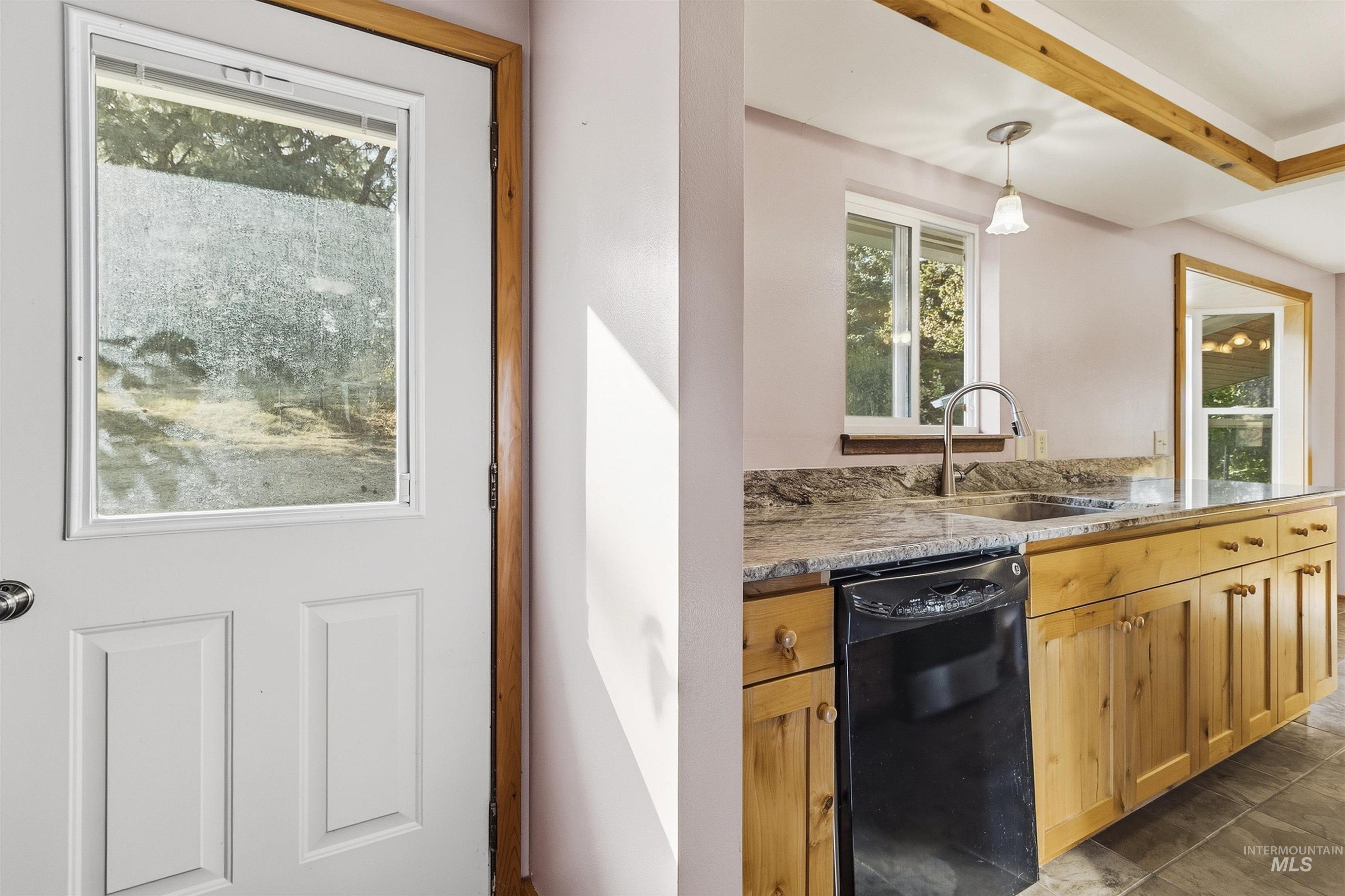 1177 Teare Rd, Moscow, Idaho 83843, 3 Bedrooms, 2 Bathrooms, Residential For Sale, Price $549,000,MLS 99000775