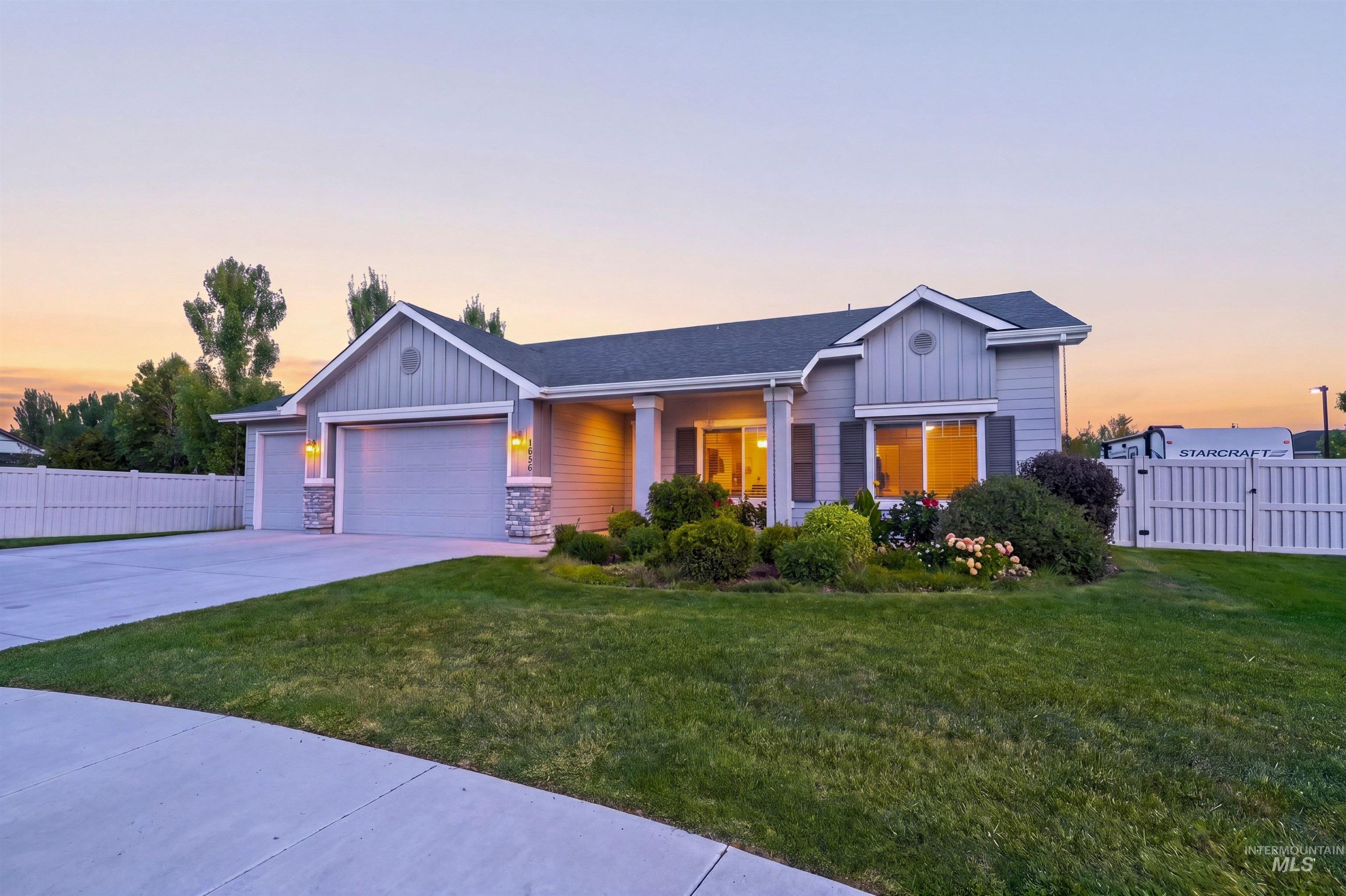 1656 Spring Creek Ave., Middleton, Idaho 83644, 3 Bedrooms, 2 Bathrooms, Residential For Sale, Price $479,000,MLS 99000790