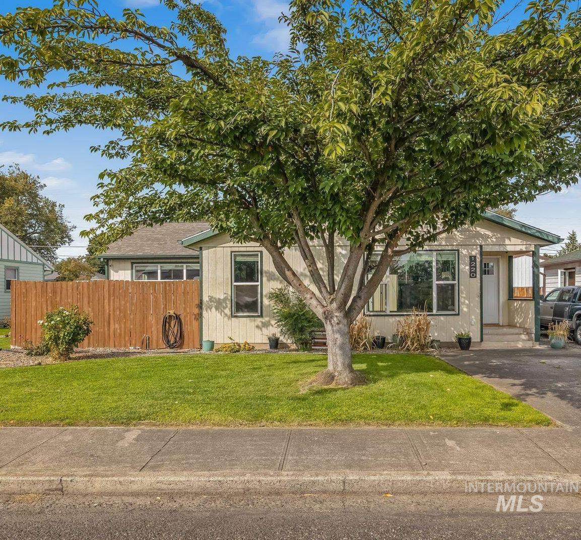 1220 4th St, Clarkston, Washington 99403, 3 Bedrooms, 2 Bathrooms, Residential For Sale, Price $385,000,MLS 99000818