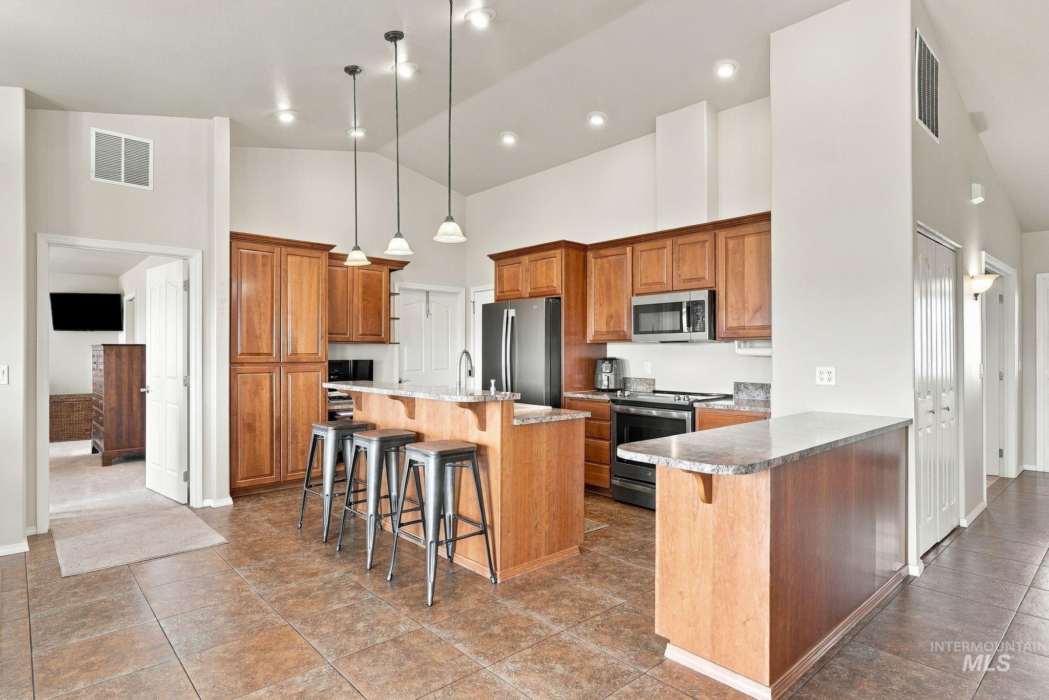 1922 Birch Dr, Lewiston, Idaho 83501, 4 Bedrooms, 2 Bathrooms, Residential For Sale, Price $525,000, 99000838
