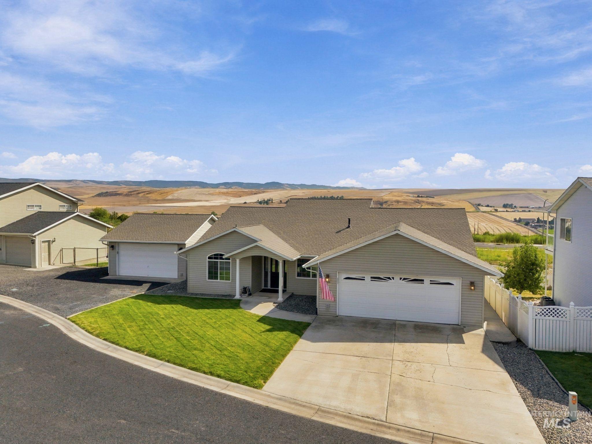 1922 Birch Dr, Lewiston, Idaho 83501, 4 Bedrooms, 2 Bathrooms, Residential For Sale, Price $525,000, 99000838