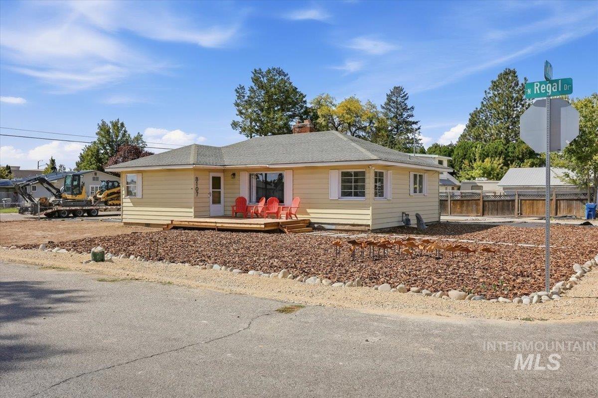 8107 King St, Boise, Idaho 83704, 2 Bedrooms, 1 Bathroom, Residential For Sale, Price $375,000,MLS 99000849