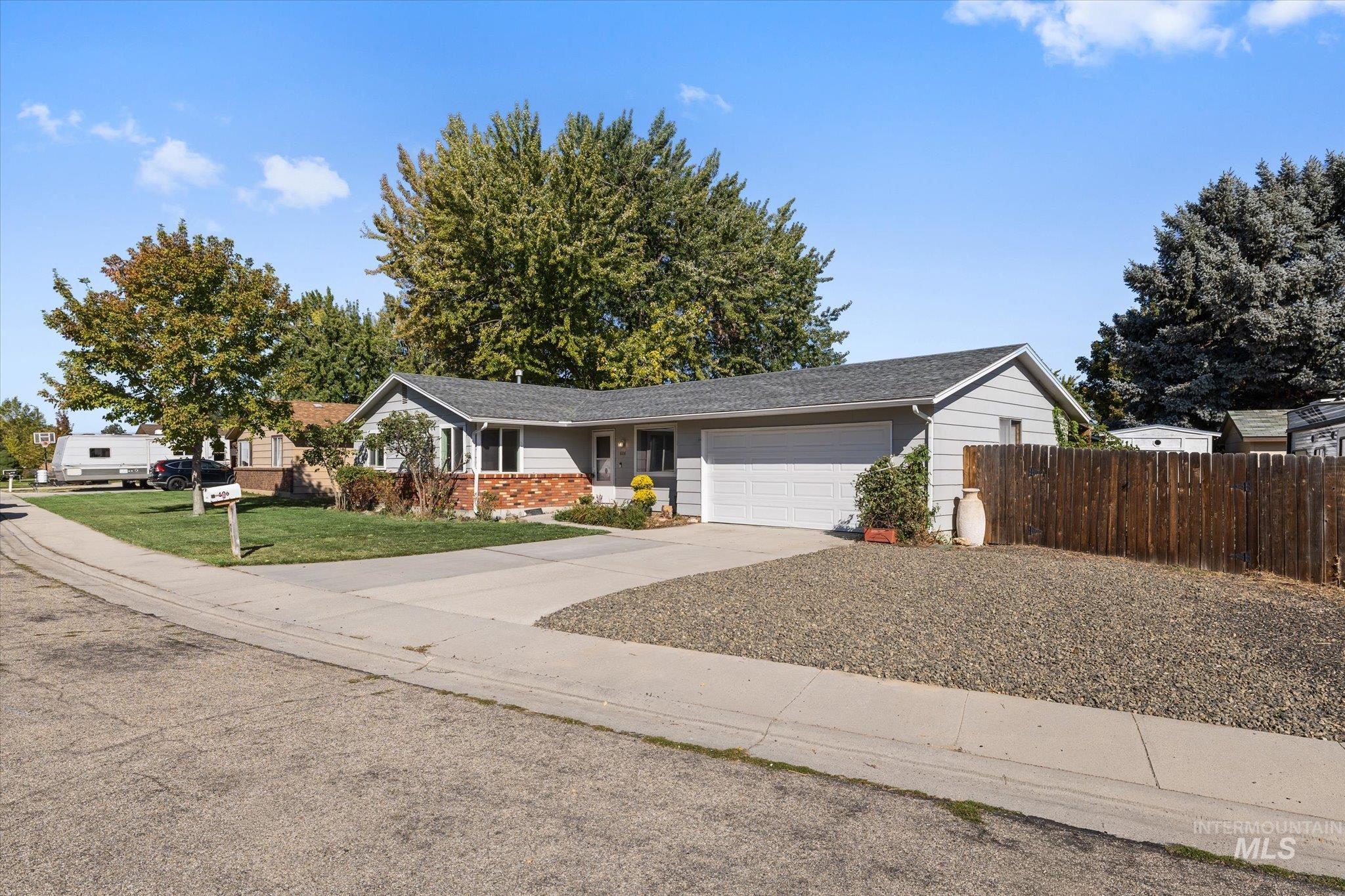 606 W Lawndale Dr, Meridian, Idaho 83646, 3 Bedrooms, 1 Bathroom, Residential For Sale, Price $399,000,MLS 99000851