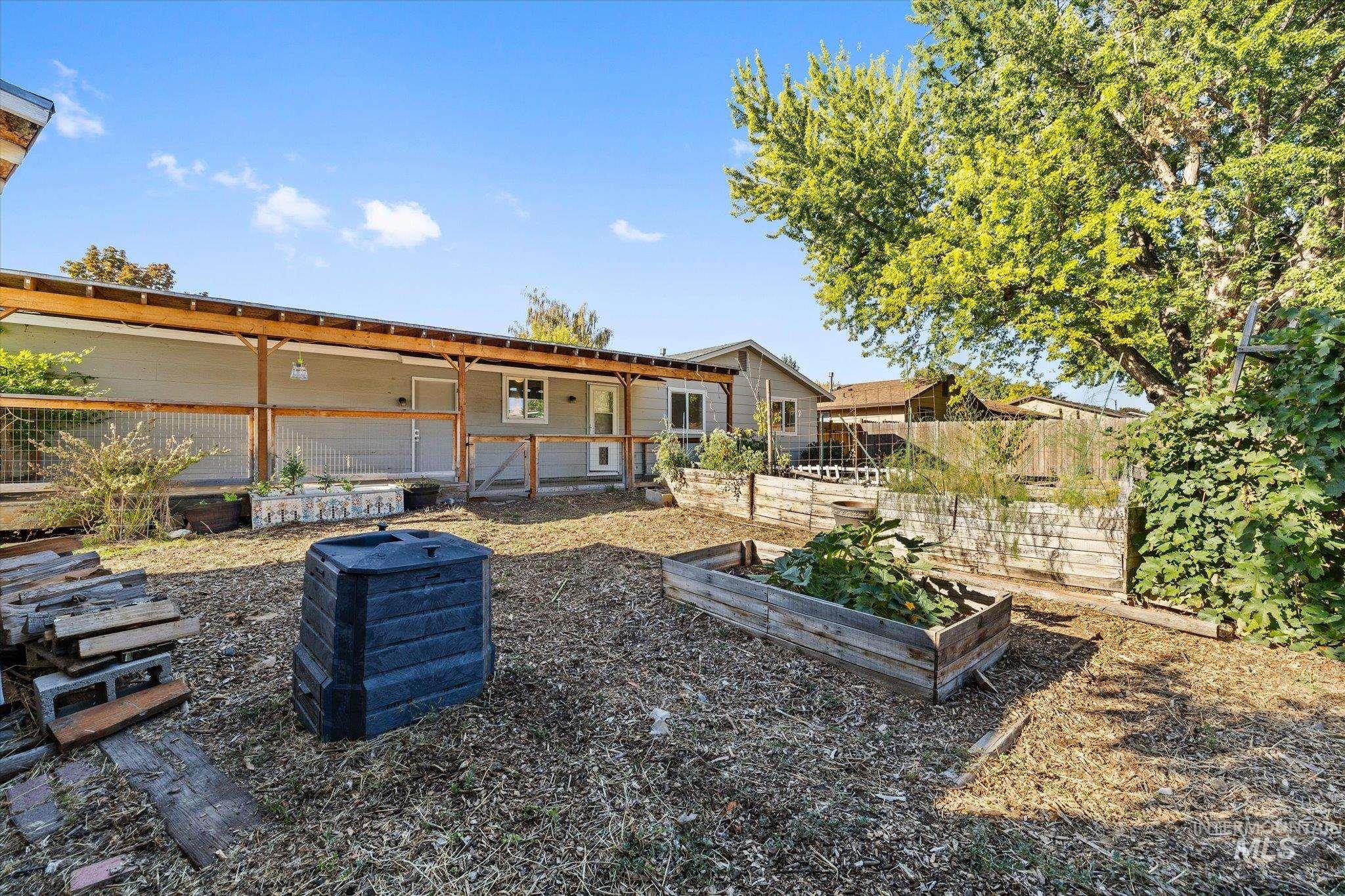 606 W Lawndale Dr, Meridian, Idaho 83646, 3 Bedrooms, 1 Bathroom, Residential For Sale, Price $399,000,MLS 99000851