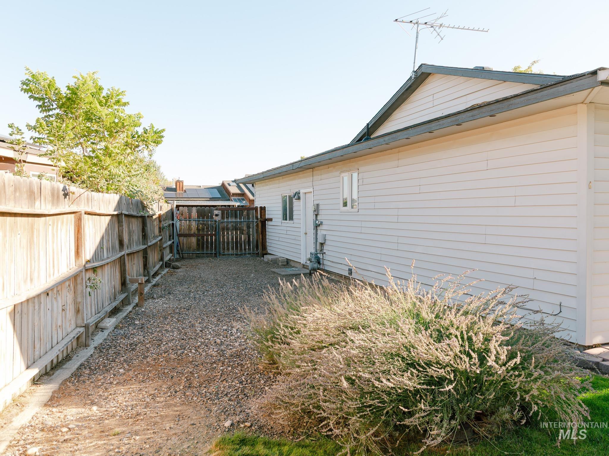 2556 SW 2nd Avenue, Ontario, Oregon 97914, 3 Bedrooms, 3 Bathrooms, Residential For Sale, Price $309,900,MLS 99000852