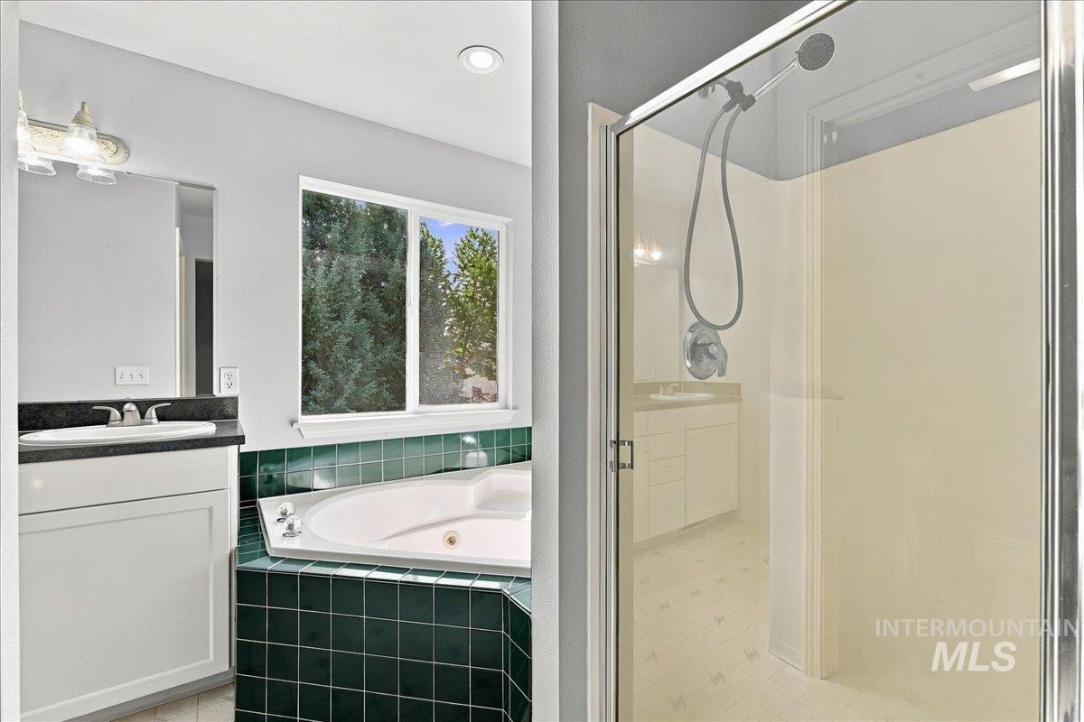 2127 S Whisper Cove, Boise, Idaho 83709, 4 Bedrooms, 3 Bathrooms, Residential For Sale, Price $549,900,MLS 99000853