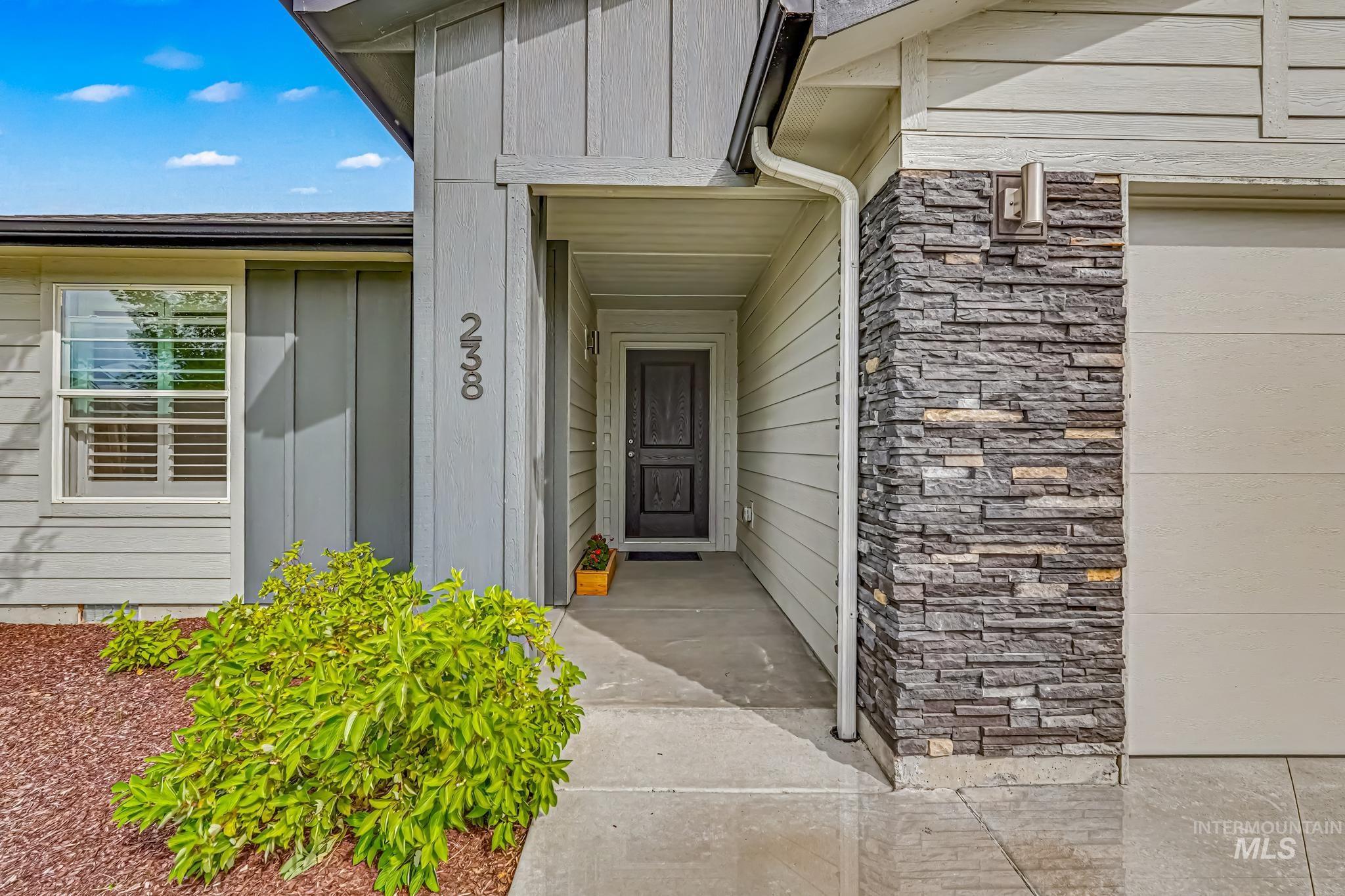 238 S Riggs Spring Ave, Meridian, Idaho 83642, 3 Bedrooms, 2 Bathrooms, Residential For Sale, Price $435,000,MLS 99000859