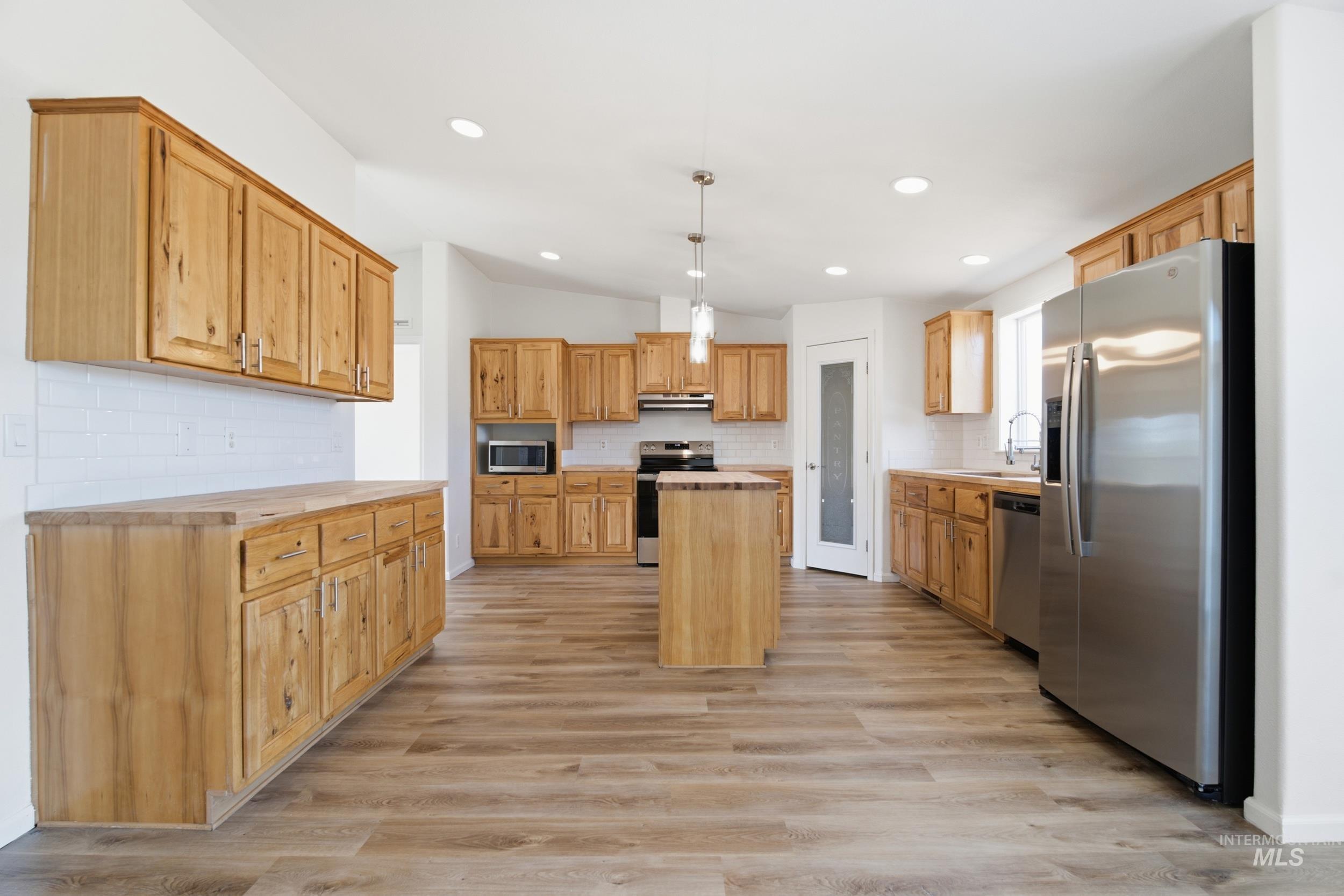 3095 Center Ave, Payette, Idaho 83661, 3 Bedrooms, 2 Bathrooms, Residential For Sale, Price $399,000, 99000864