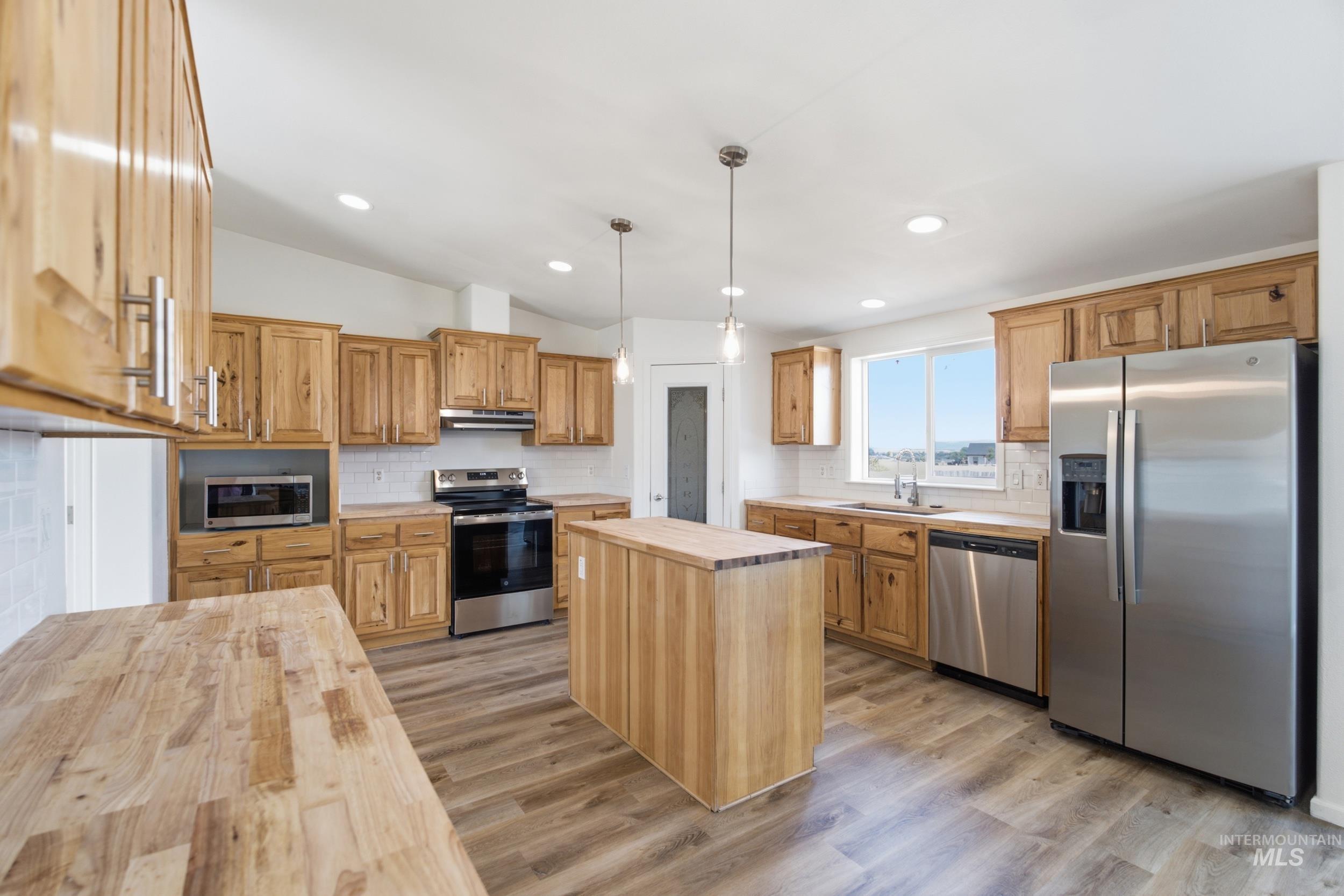 3095 Center Ave, Payette, Idaho 83661, 3 Bedrooms, 2 Bathrooms, Residential For Sale, Price $399,000, 99000864
