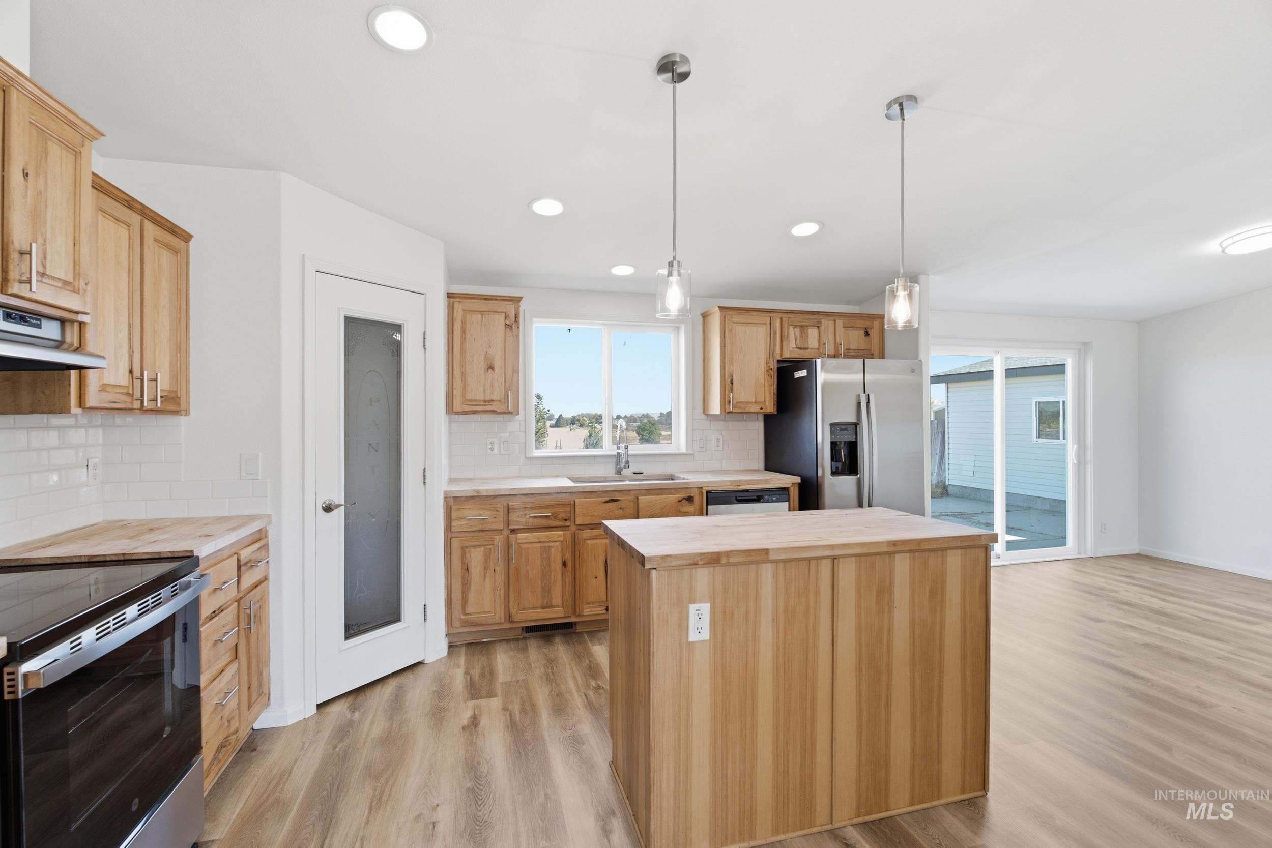 3095 Center Ave, Payette, Idaho 83661, 3 Bedrooms, 2 Bathrooms, Residential For Sale, Price $399,000, 99000864