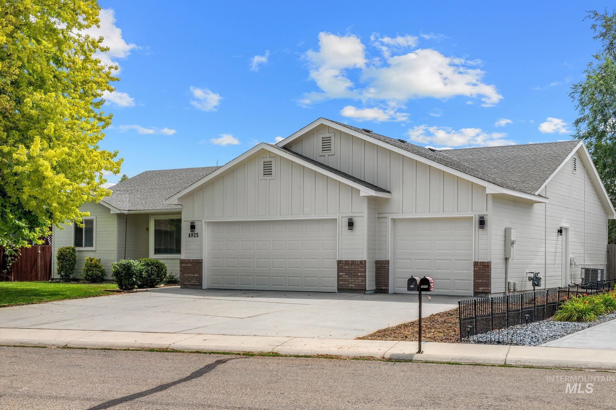 4925 W Tournament Dr, Meridian, Idaho 83646, 3 Bedrooms, 2 Bathrooms, Residential For Sale, Price $465,000,MLS 99000865