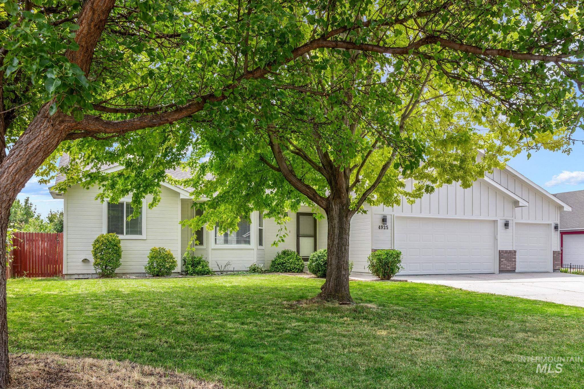 4925 W Tournament Dr, Meridian, Idaho 83646, 3 Bedrooms, 2 Bathrooms, Residential For Sale, Price $465,000,MLS 99000865